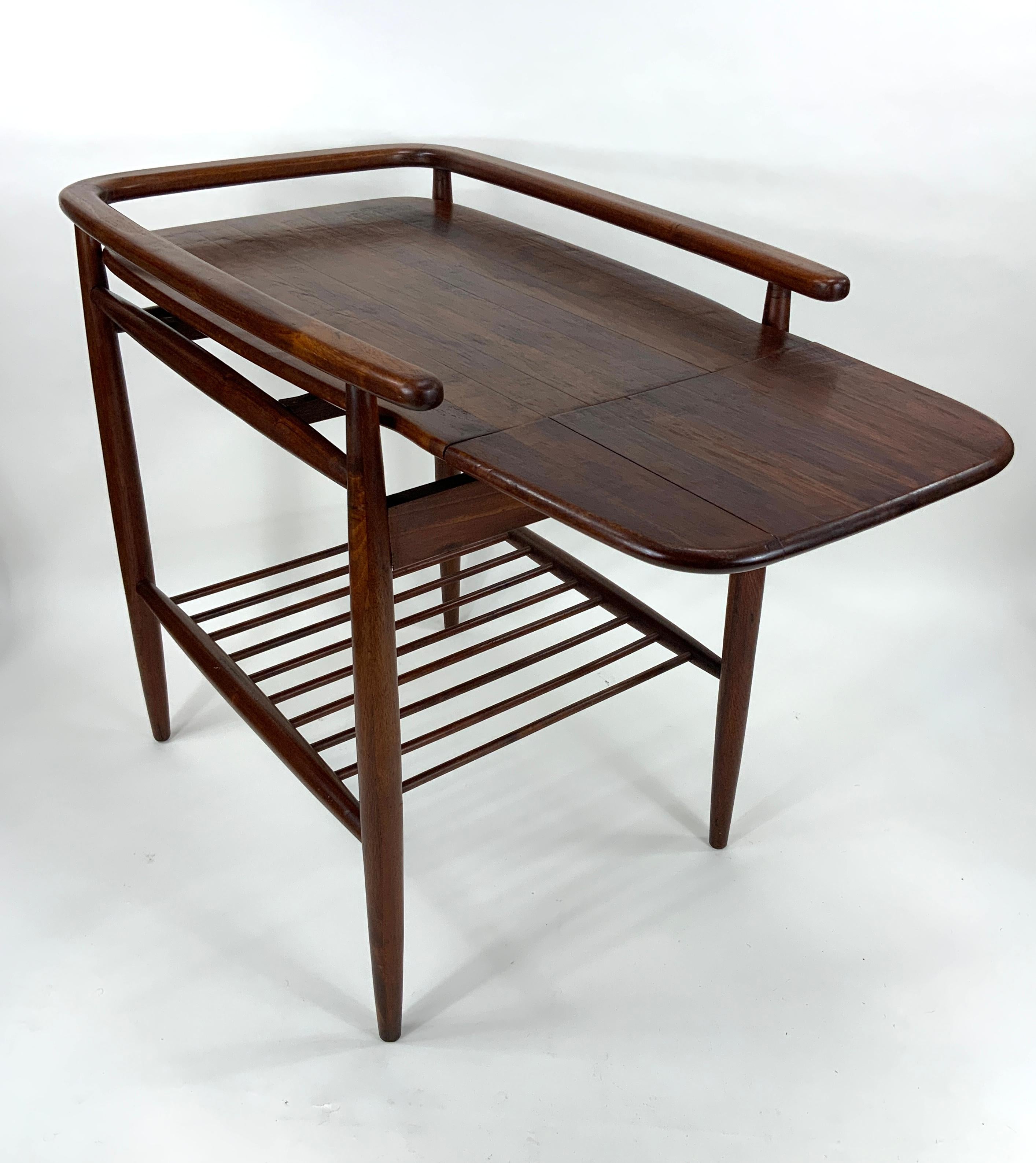 Raro carrello da bar/tè in legno di Arthur Umanoff, anni '50 ca. In condizioni buone in vendita a Hampstead, QC