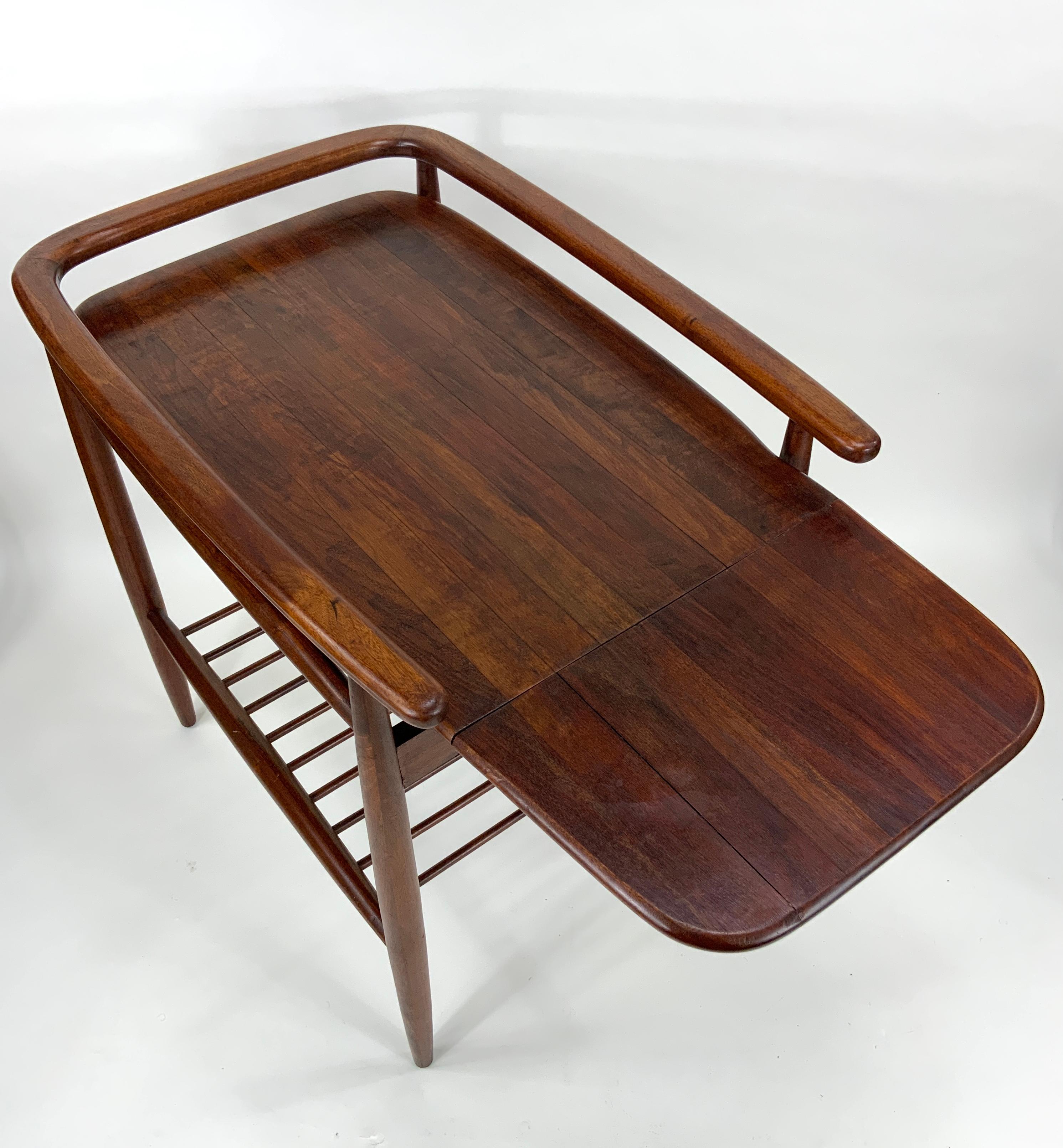 Metà XX secolo Raro carrello da bar/tè in legno di Arthur Umanoff, anni '50 ca. in vendita