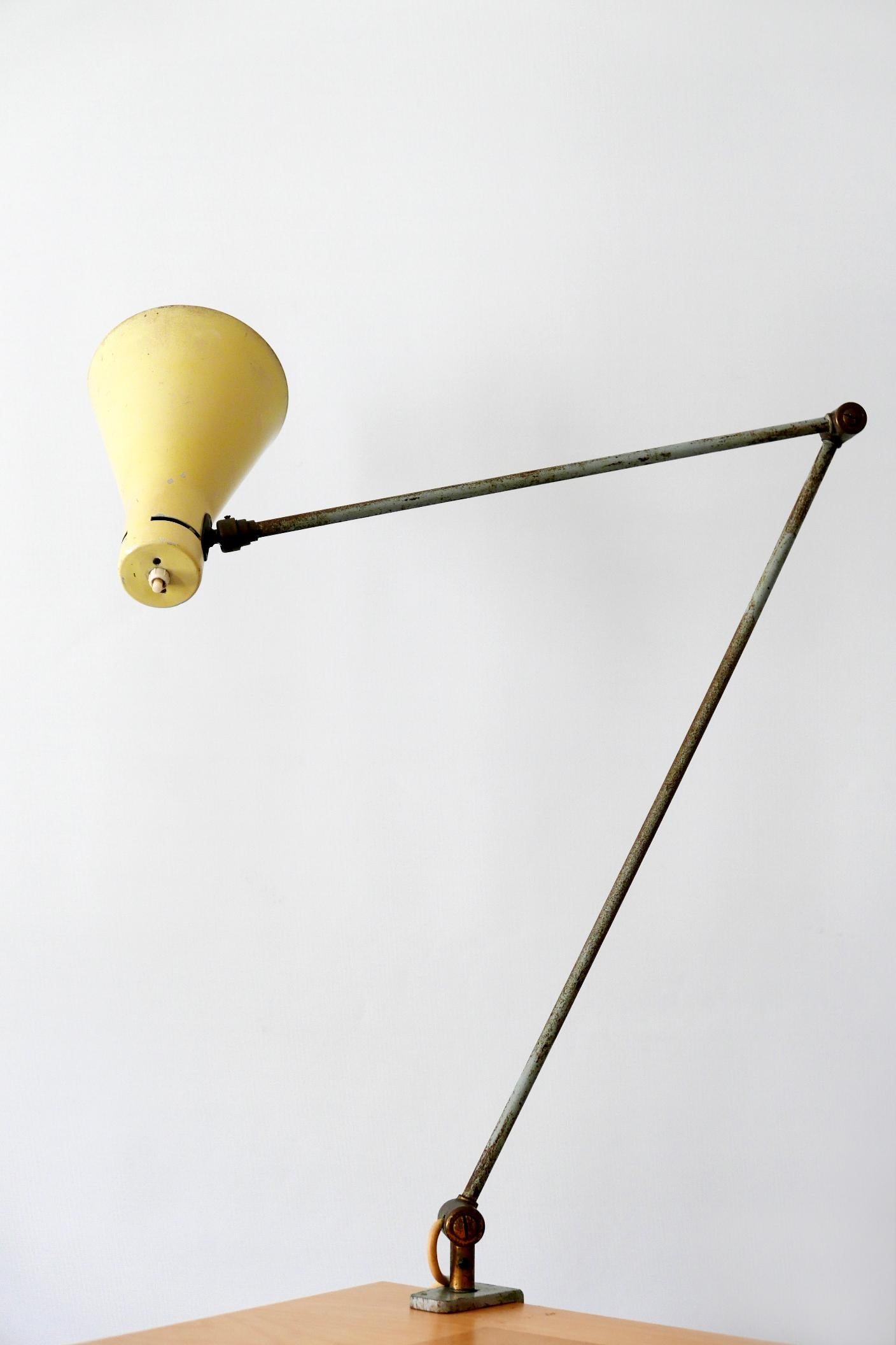 Articulated Clamp Table Light or Task Lamp by Vittoriano Vigano for Arteluce For Sale 1