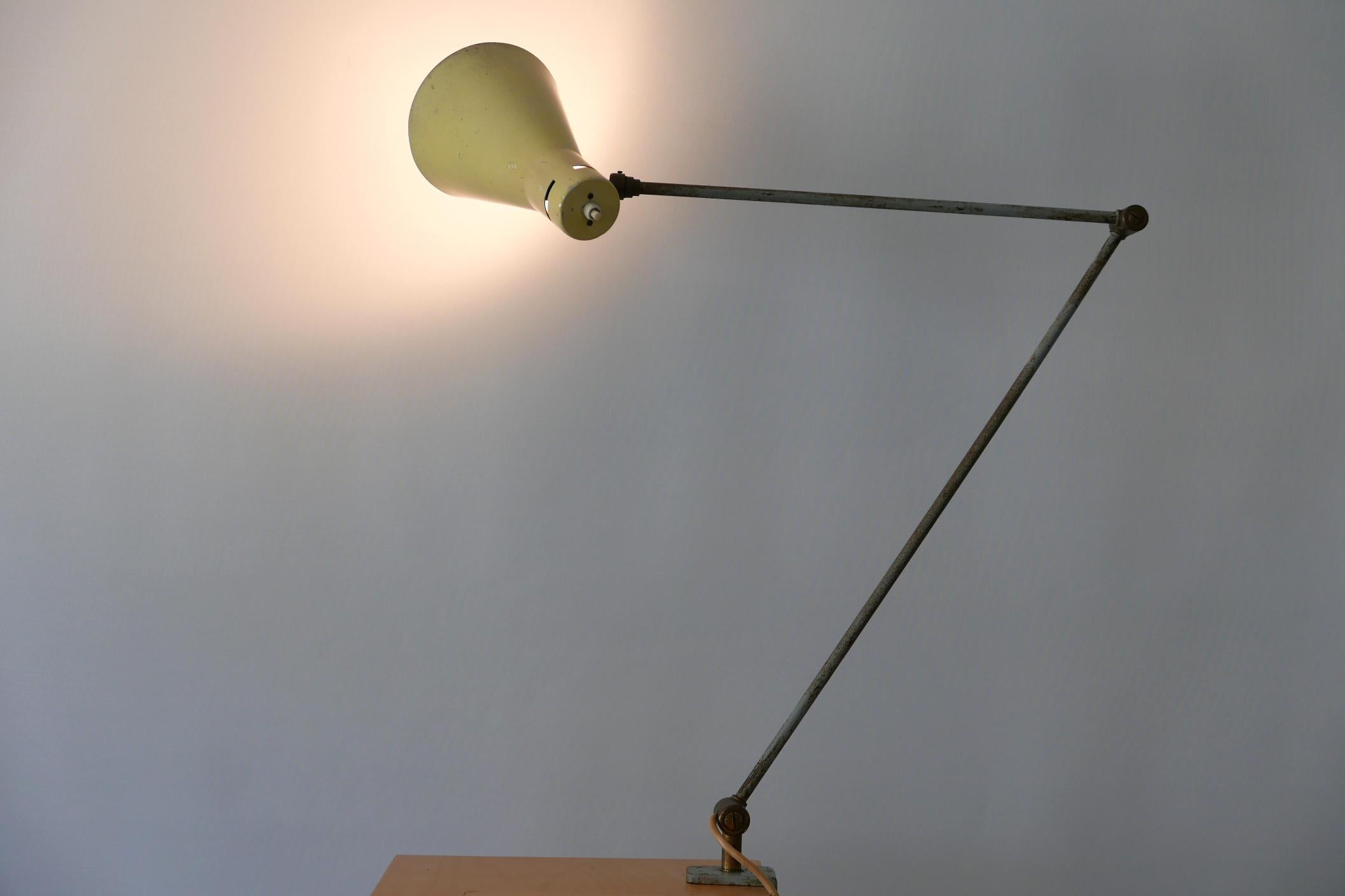 Articulated Clamp Table Light or Task Lamp by Vittoriano Vigano for Arteluce For Sale 2