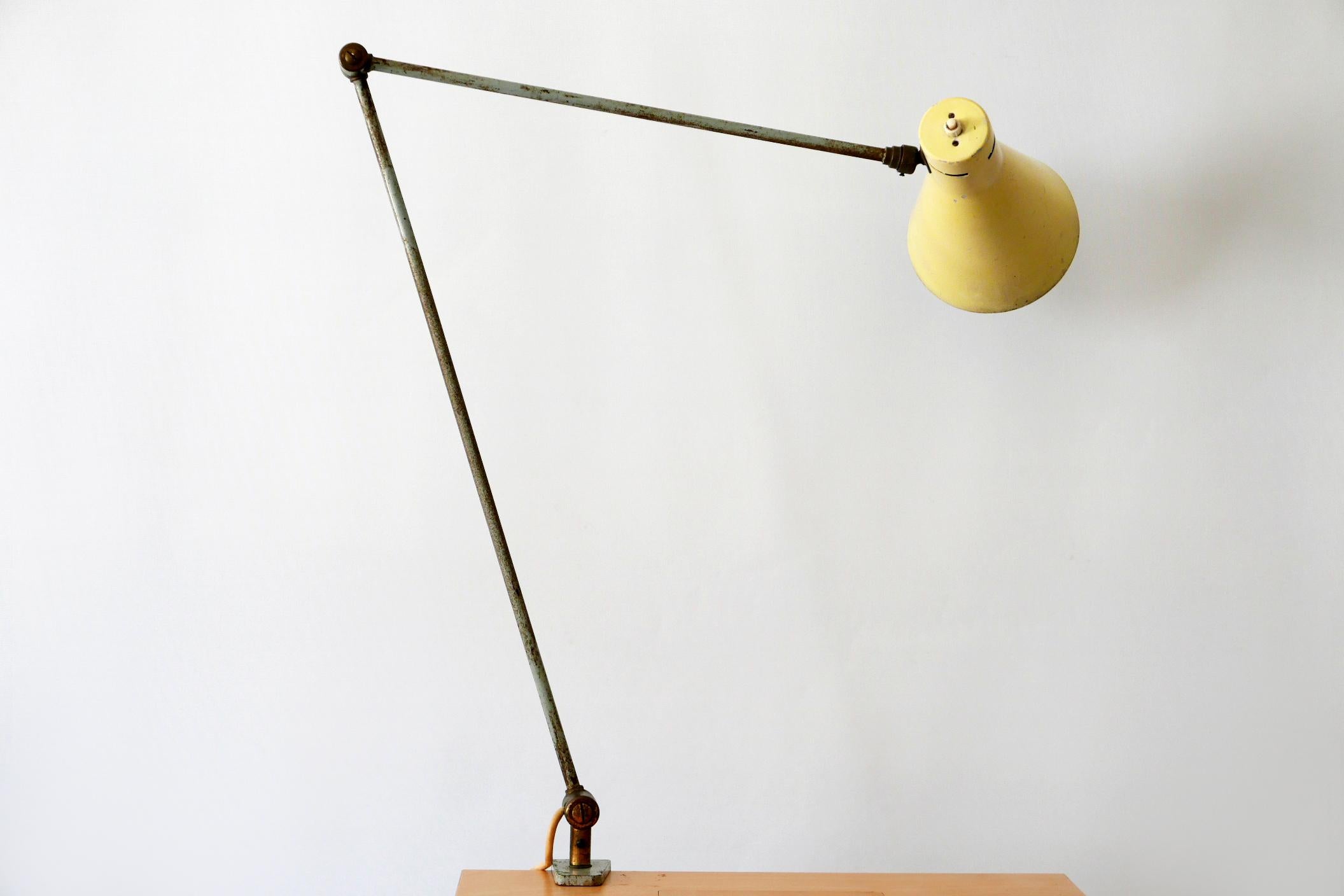 Mid-Century Modern Articulated Clamp Table Light or Task Lamp by Vittoriano Vigano for Arteluce For Sale