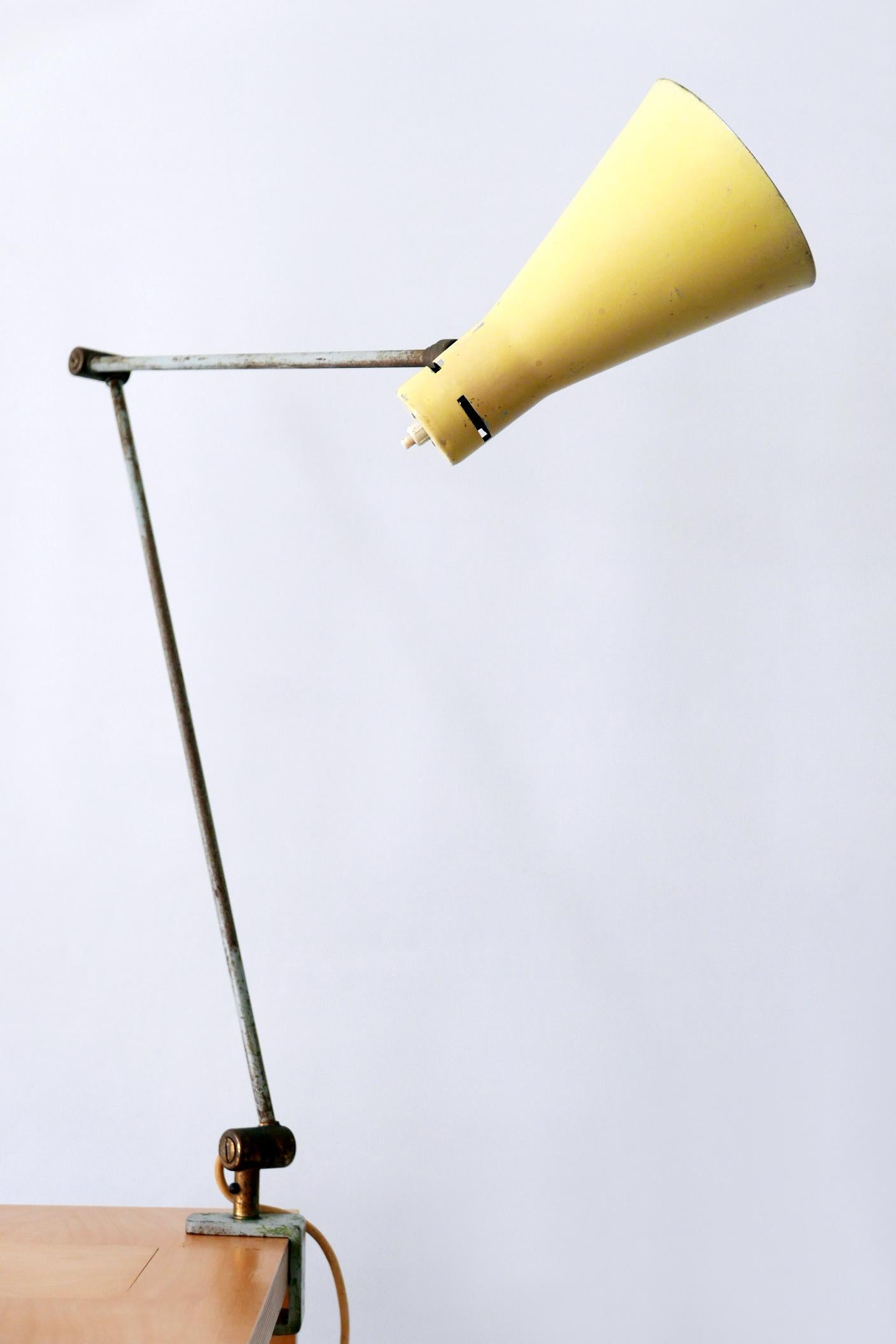 Enameled Articulated Clamp Table Light or Task Lamp by Vittoriano Vigano for Arteluce For Sale