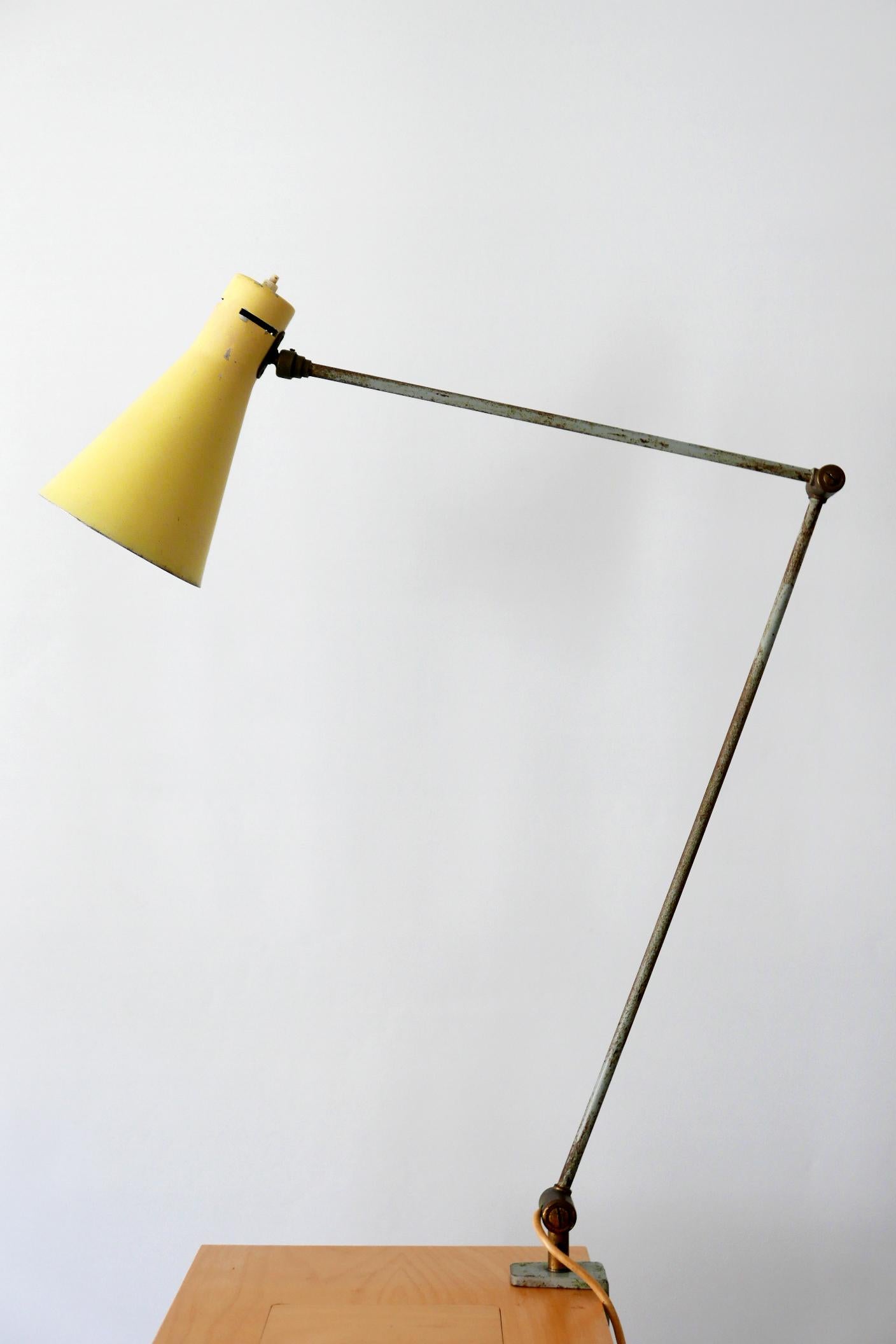 Articulated Clamp Table Light or Task Lamp by Vittoriano Vigano for Arteluce In Good Condition For Sale In Munich, DE