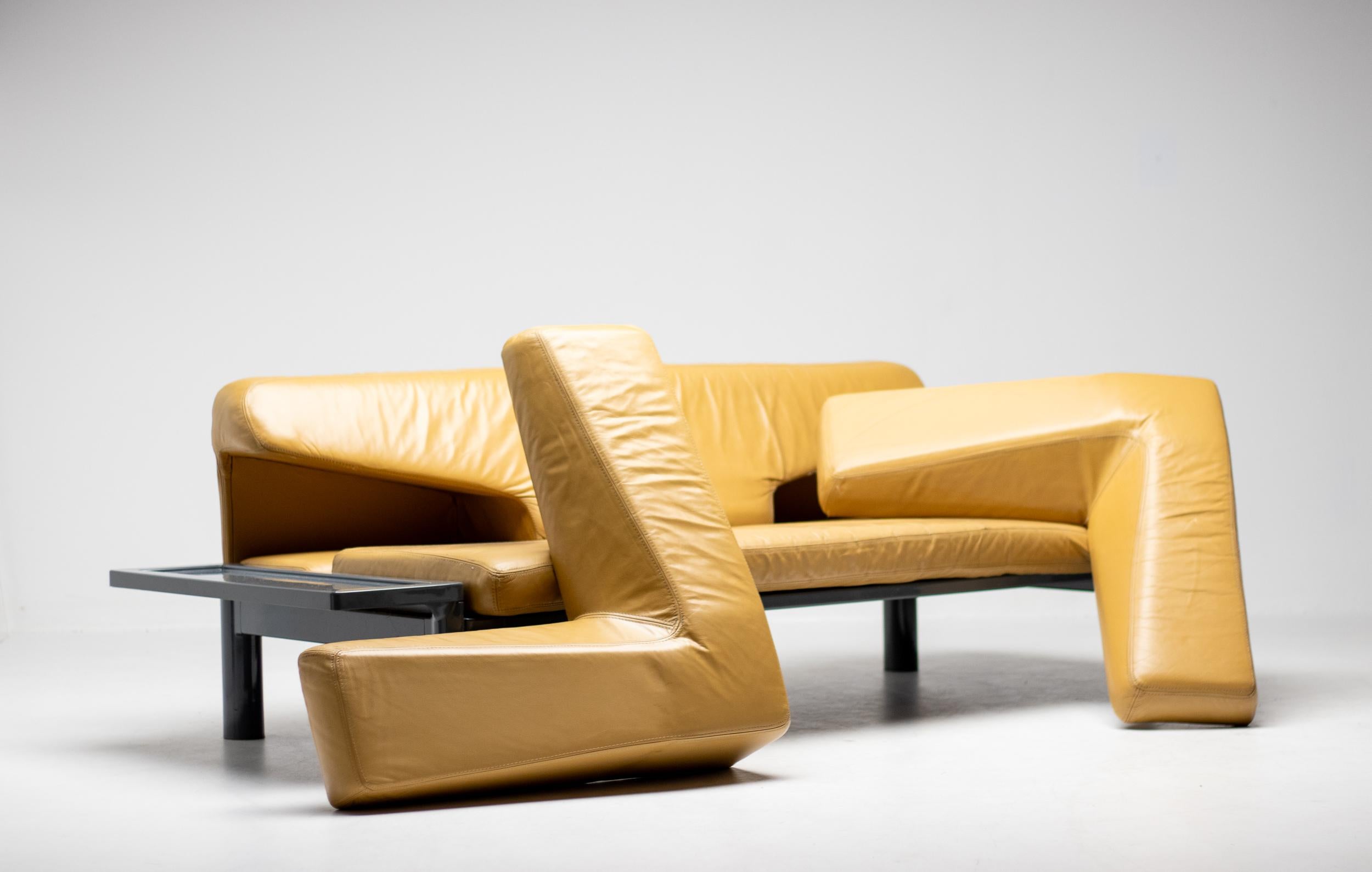Mid-Century Modern Artifort 700 Setsu Sofa rare  en vente