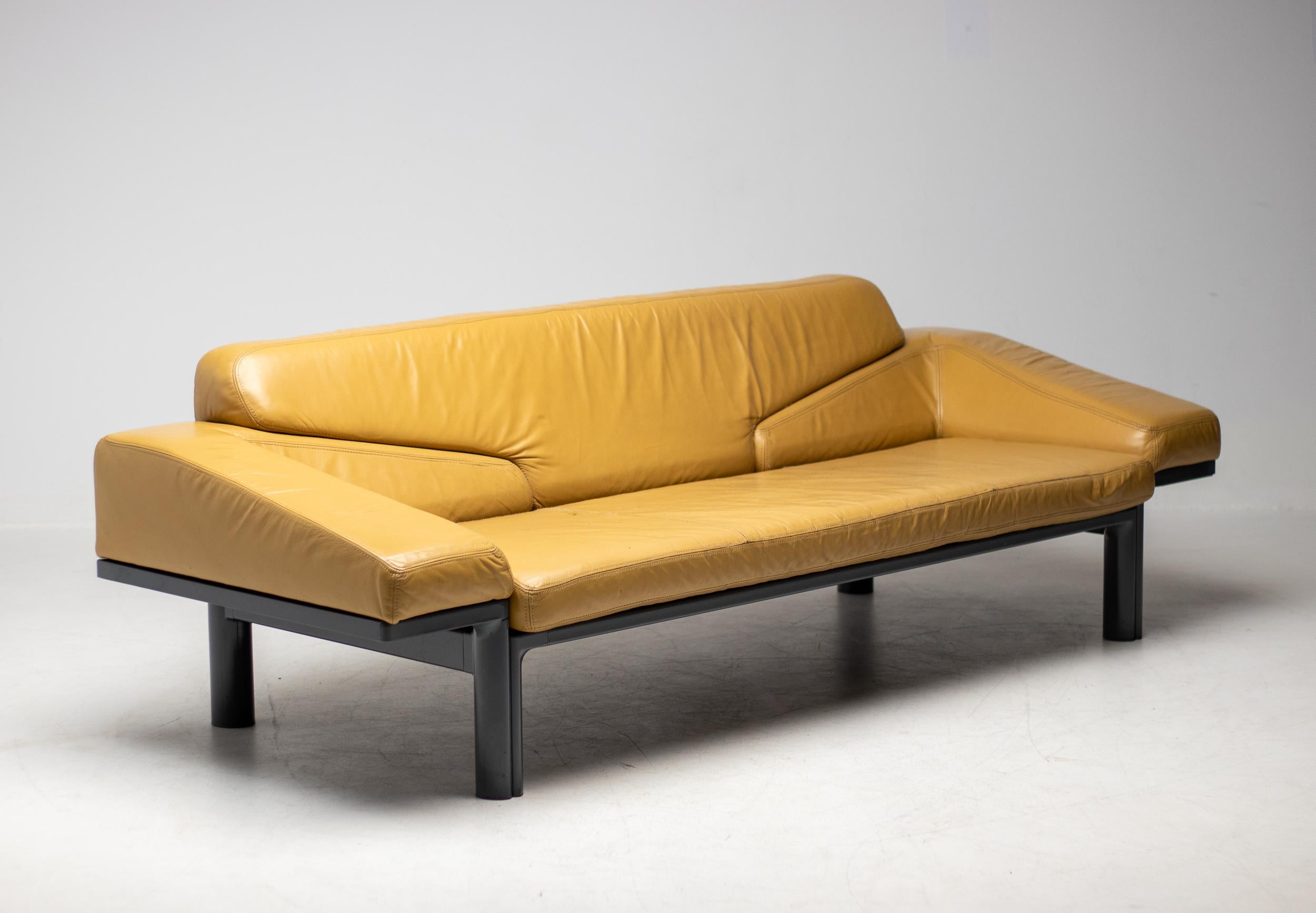 Late 20th Century Rare Artifort 700 Setsu Sofa  For Sale