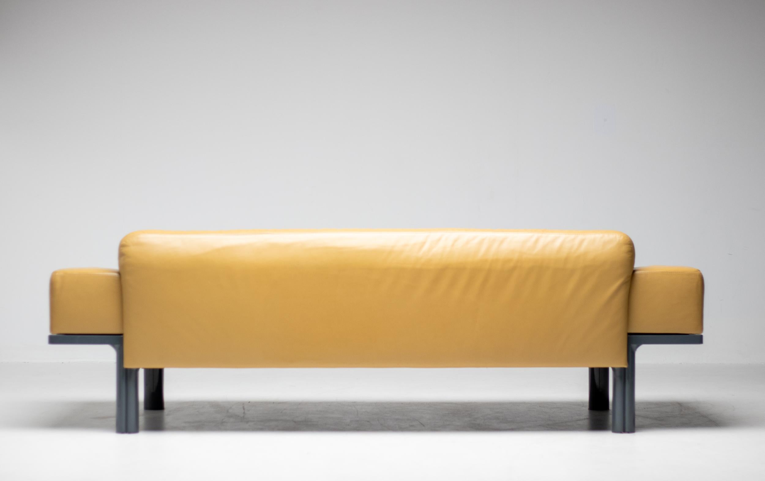 Rare Artifort 700 Setsu Sofa  For Sale 1