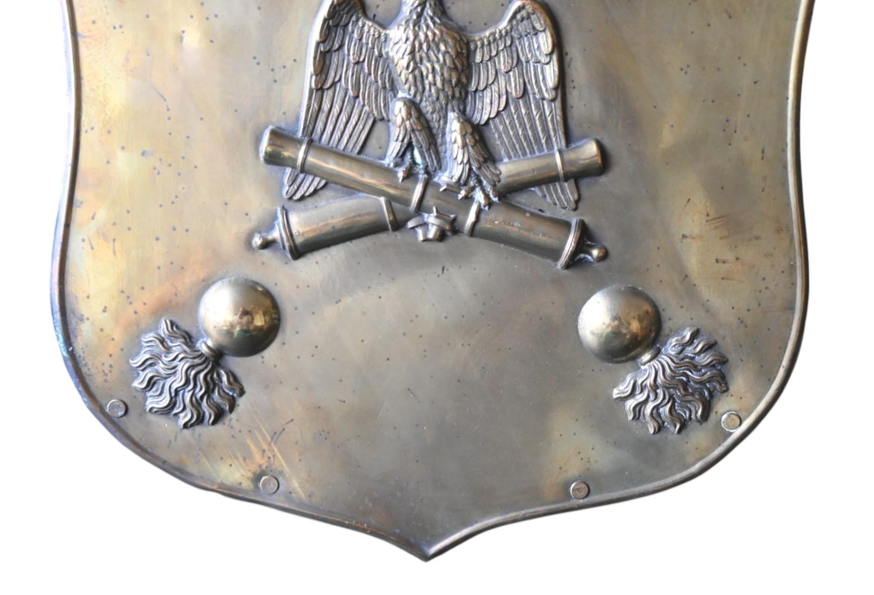 XIXe siècle Rare plaque d'artillerie du Premier Empire Aigle impérial et canons croisés, 1804-1815 en vente