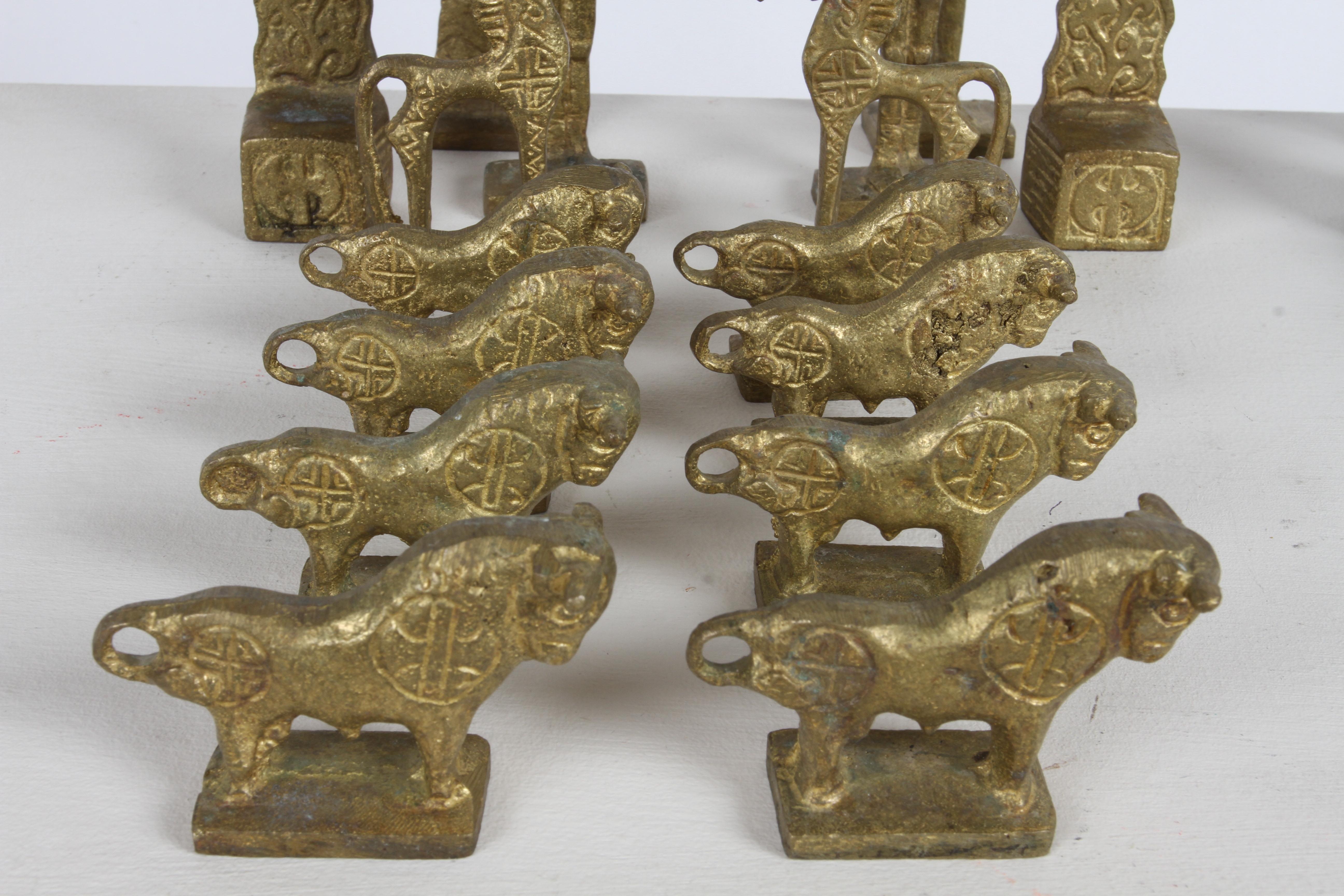 Grec Rare ensemble d'échecs artisanal Christoforus Sklavenitis « Minoan » en bronze de la Grèce antique en vente