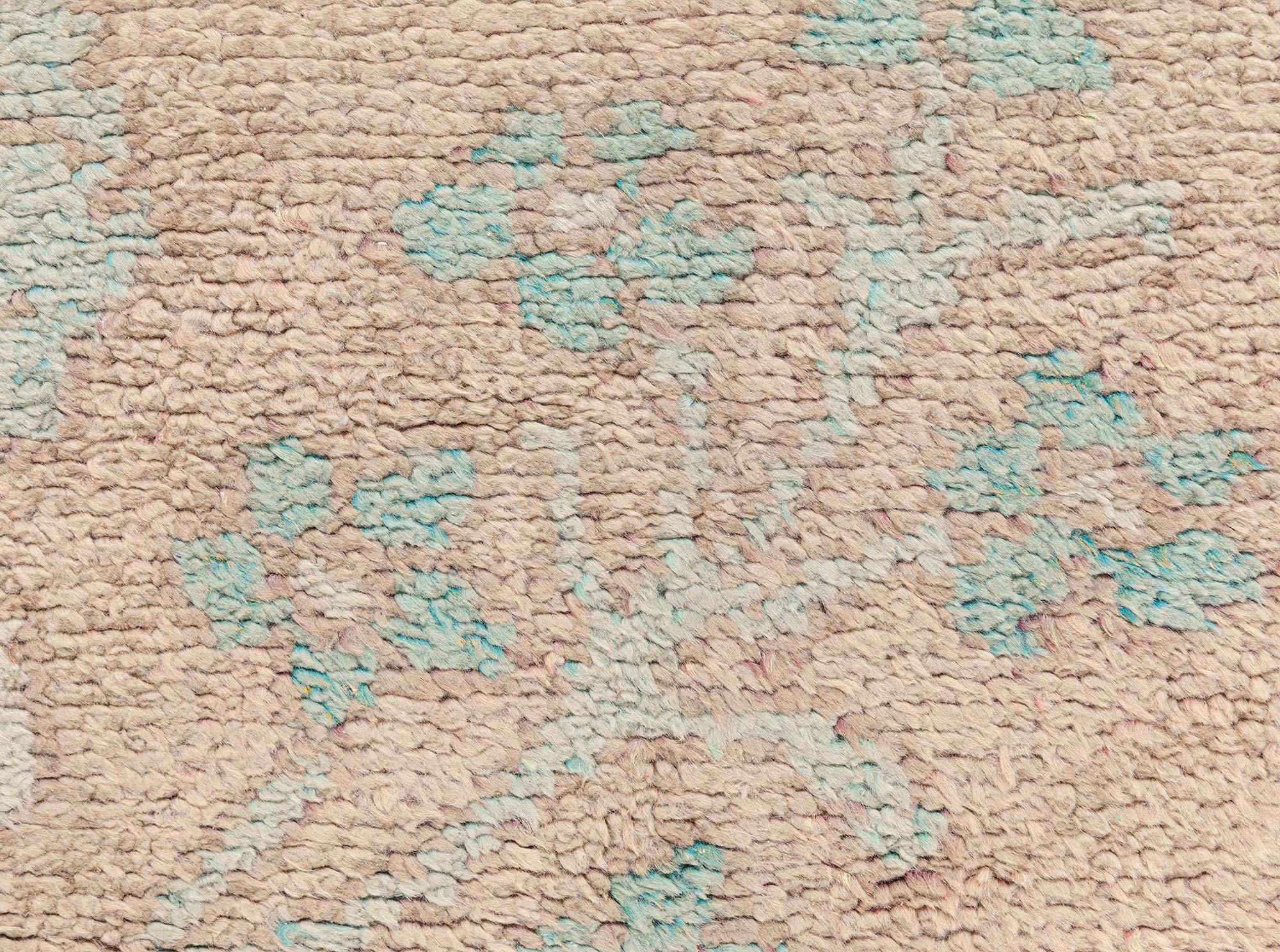 Raro tappeto Arts and Crafts in Light Teal and Beige Doris Leslie Blau in vendita 3