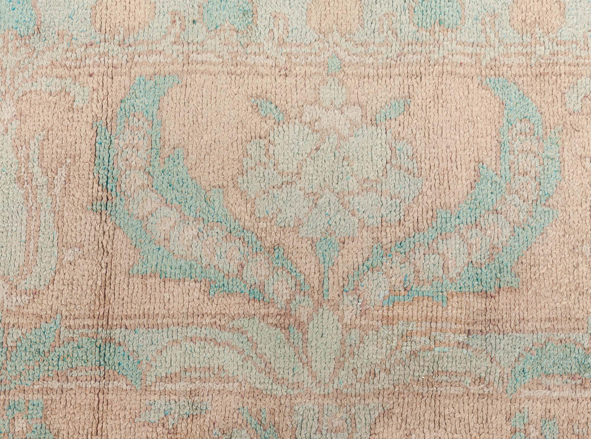 Raro tappeto Arts and Crafts in Light Teal and Beige Doris Leslie Blau In condizioni buone in vendita a New York, NY