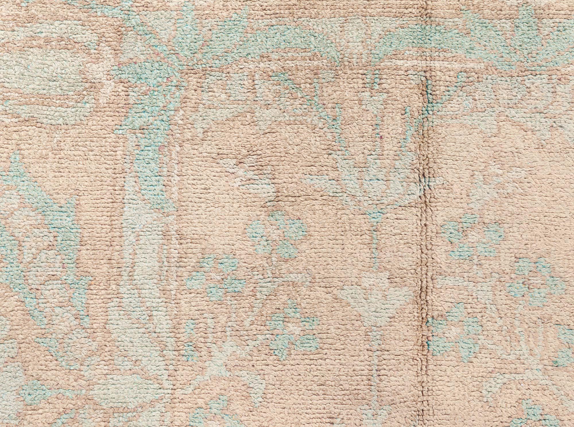 XX secolo Raro tappeto Arts and Crafts in Light Teal and Beige Doris Leslie Blau in vendita