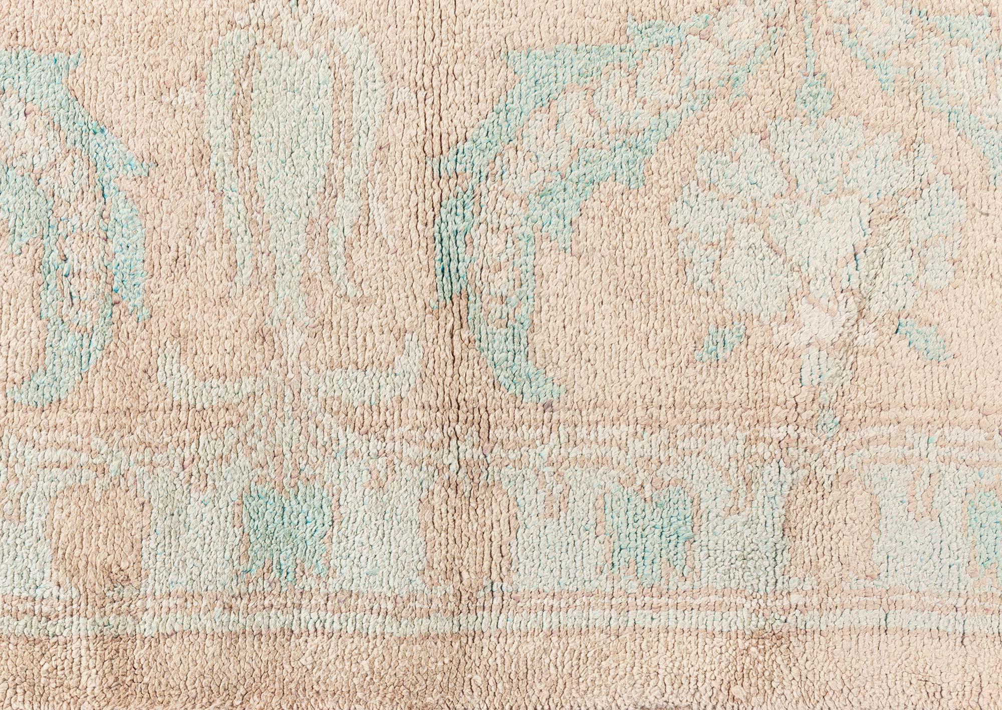 Raro tappeto Arts and Crafts in Light Teal and Beige Doris Leslie Blau in vendita 1