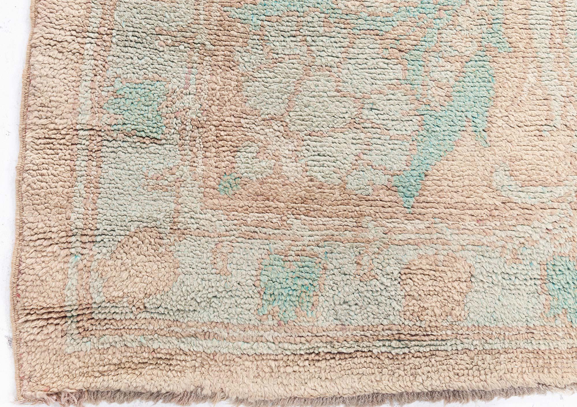 Raro tappeto Arts and Crafts in Light Teal and Beige Doris Leslie Blau in vendita 2