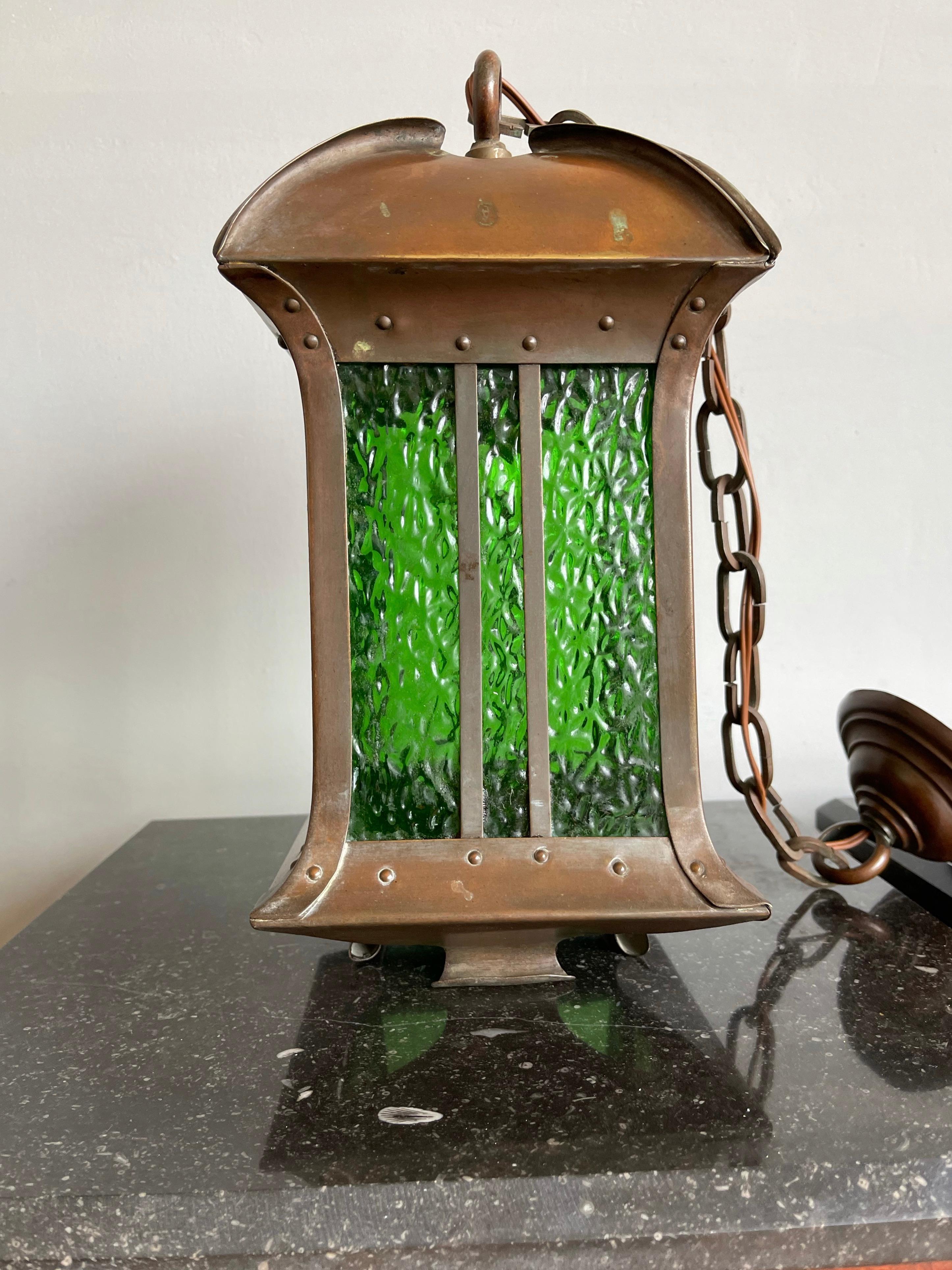 Rare Arts & Crafts Pendant Light / Lantern Patinated Copper & Cathedral Glass In Good Condition In Lisse, NL