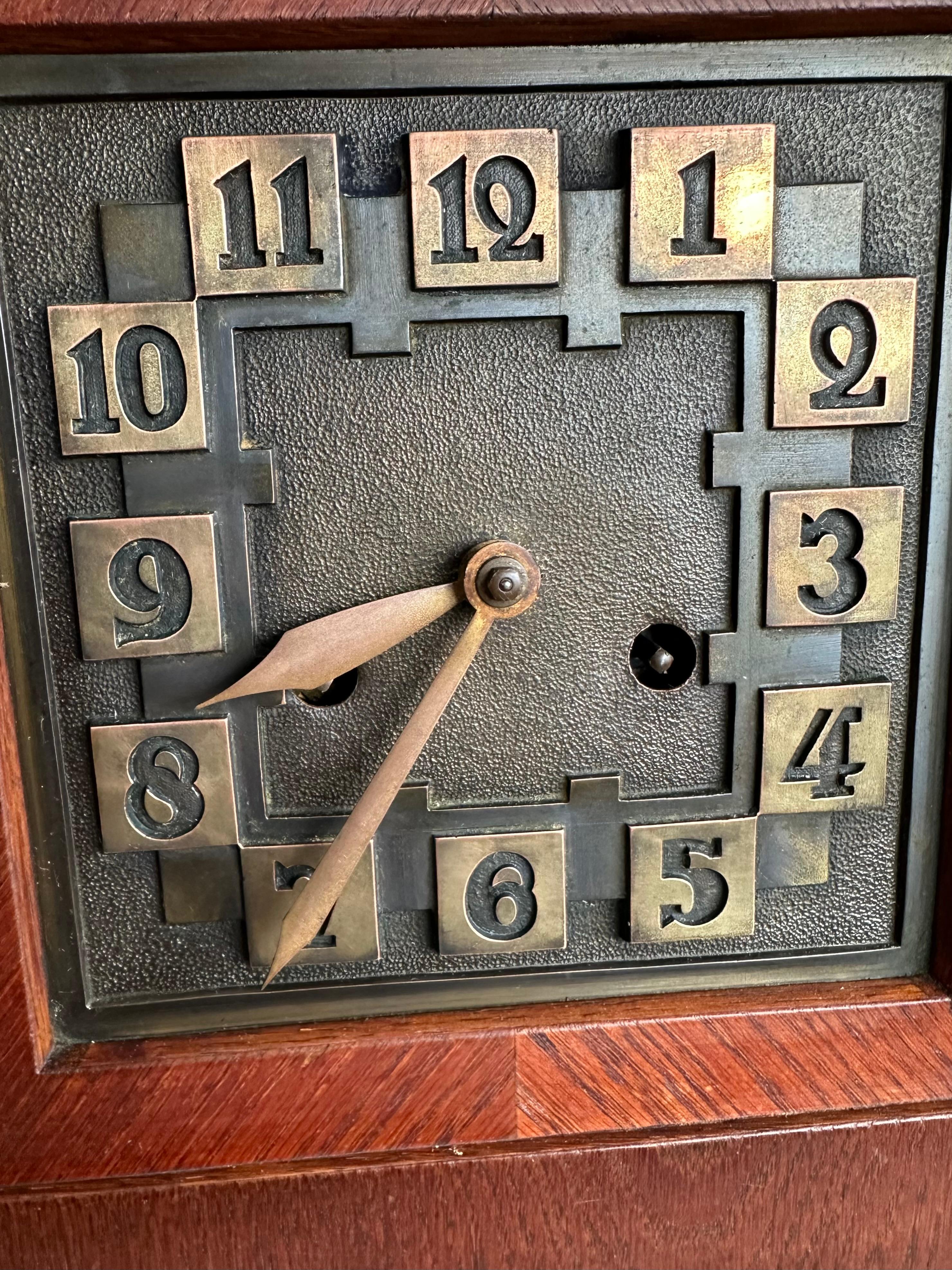 Rare Arts & Crafts Amsterdam School Geometrical Design Oak Mantel Pendulum Clock In Excellent Condition For Sale In Lisse, NL