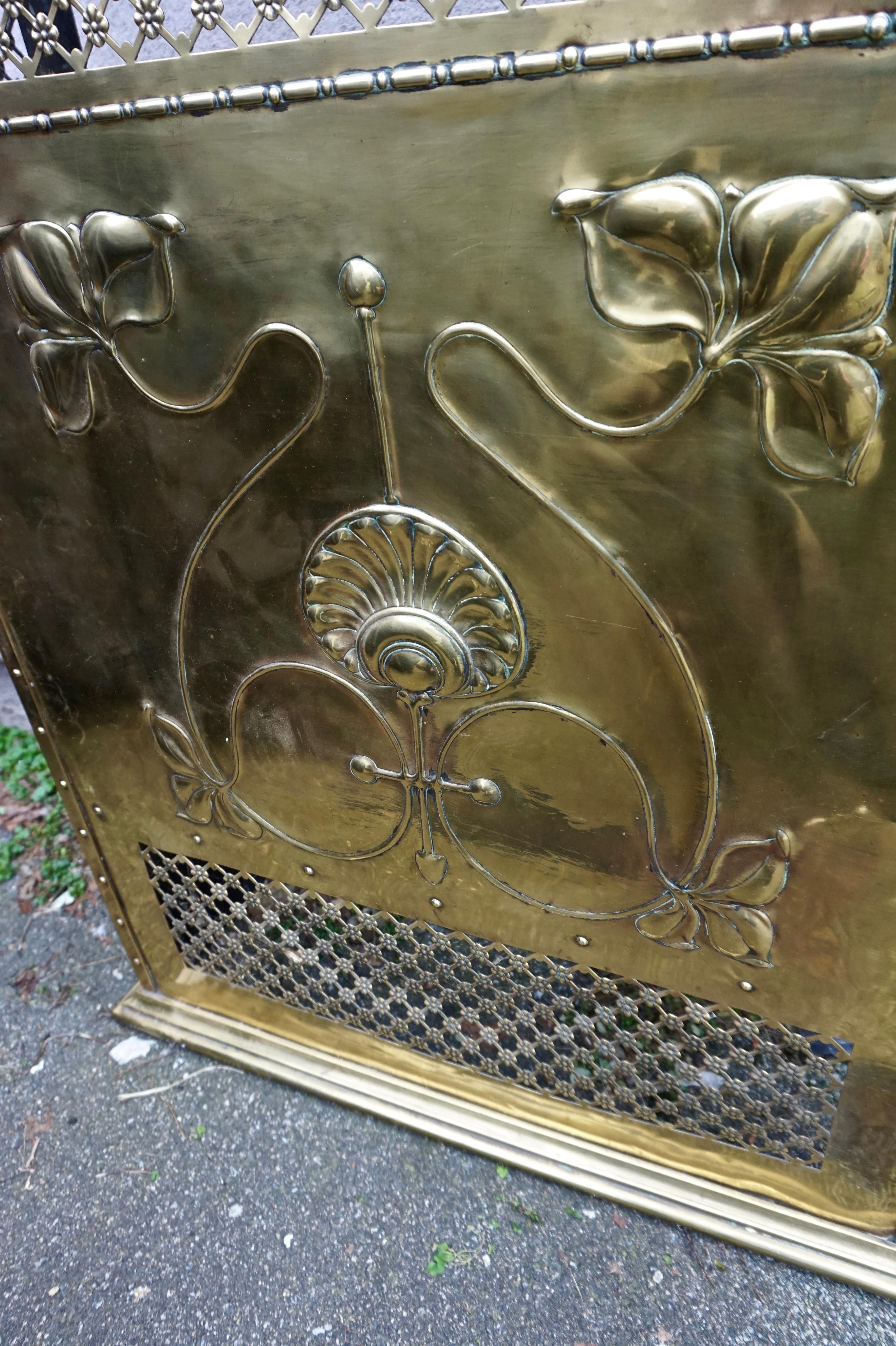 Rare Arts & Crafts Brass Fireplace Mantel Screen with Scroll Leaf & Shell Motif For Sale 6