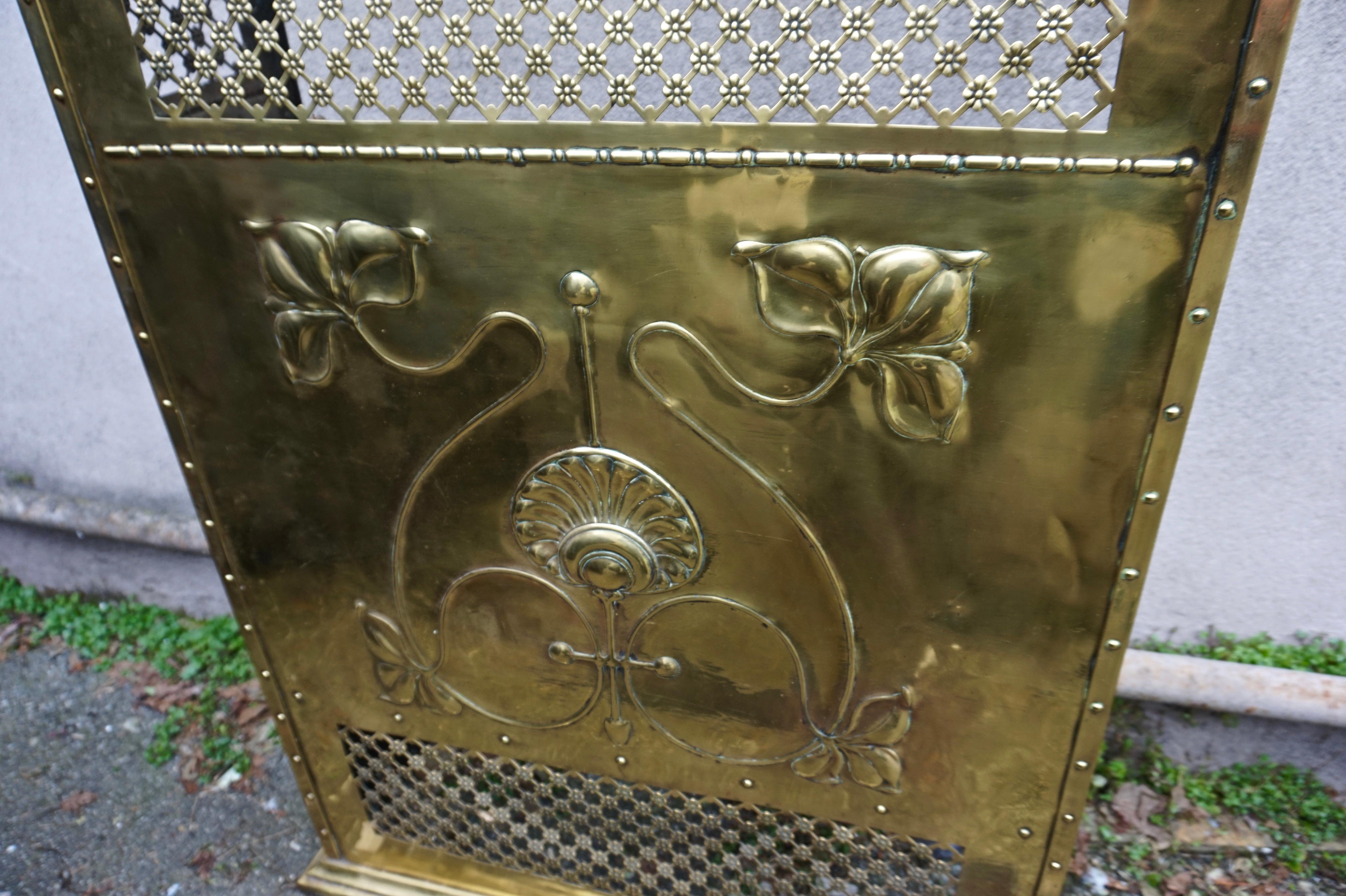 Rare Arts & Crafts Brass Fireplace Mantel Screen with Scroll Leaf & Shell Motif For Sale 7