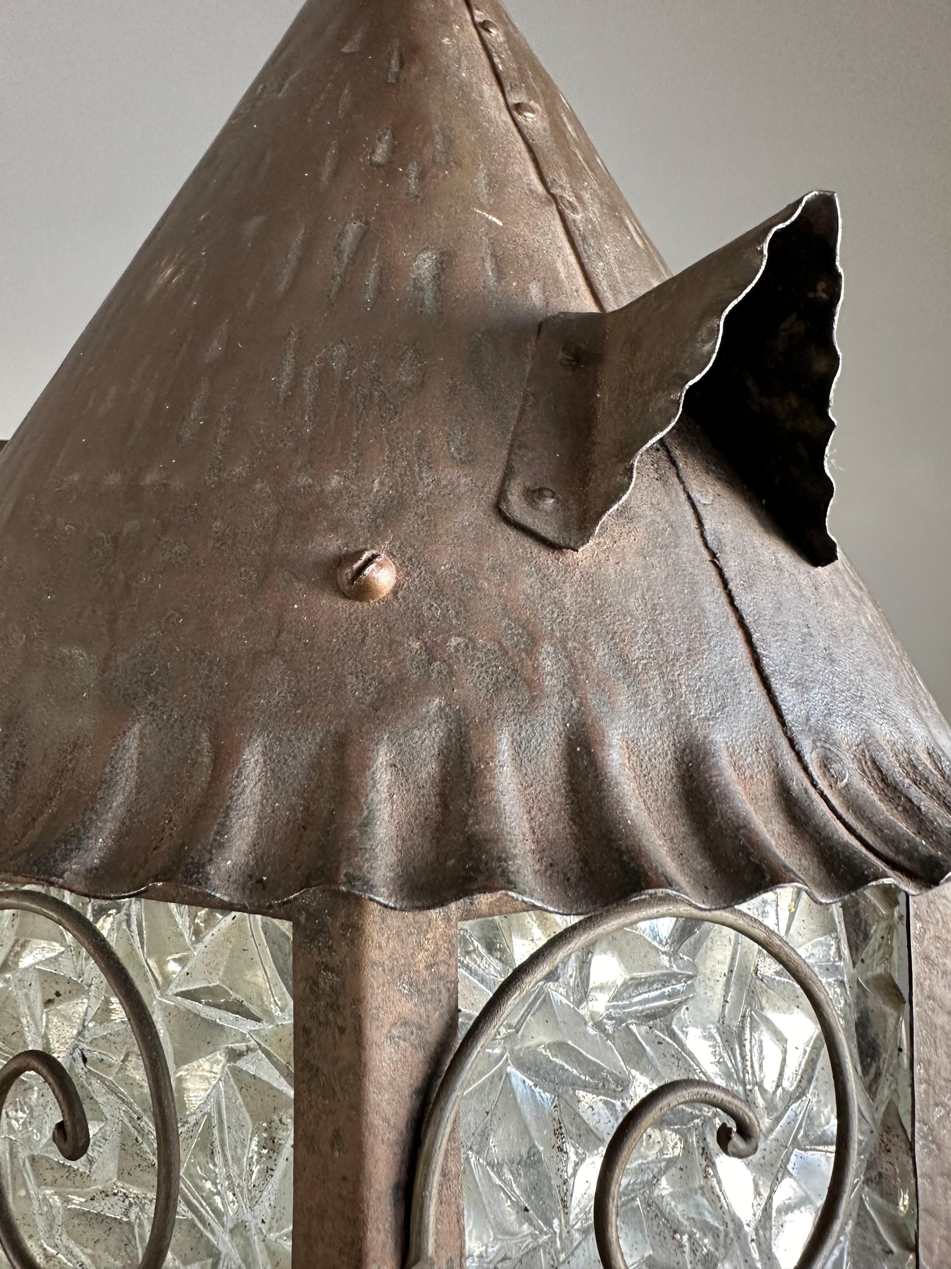Verre d'art Rare lanterne / pendentif Arts & Crafts Castle Tower Design Cathedral Glass Hallway en vente