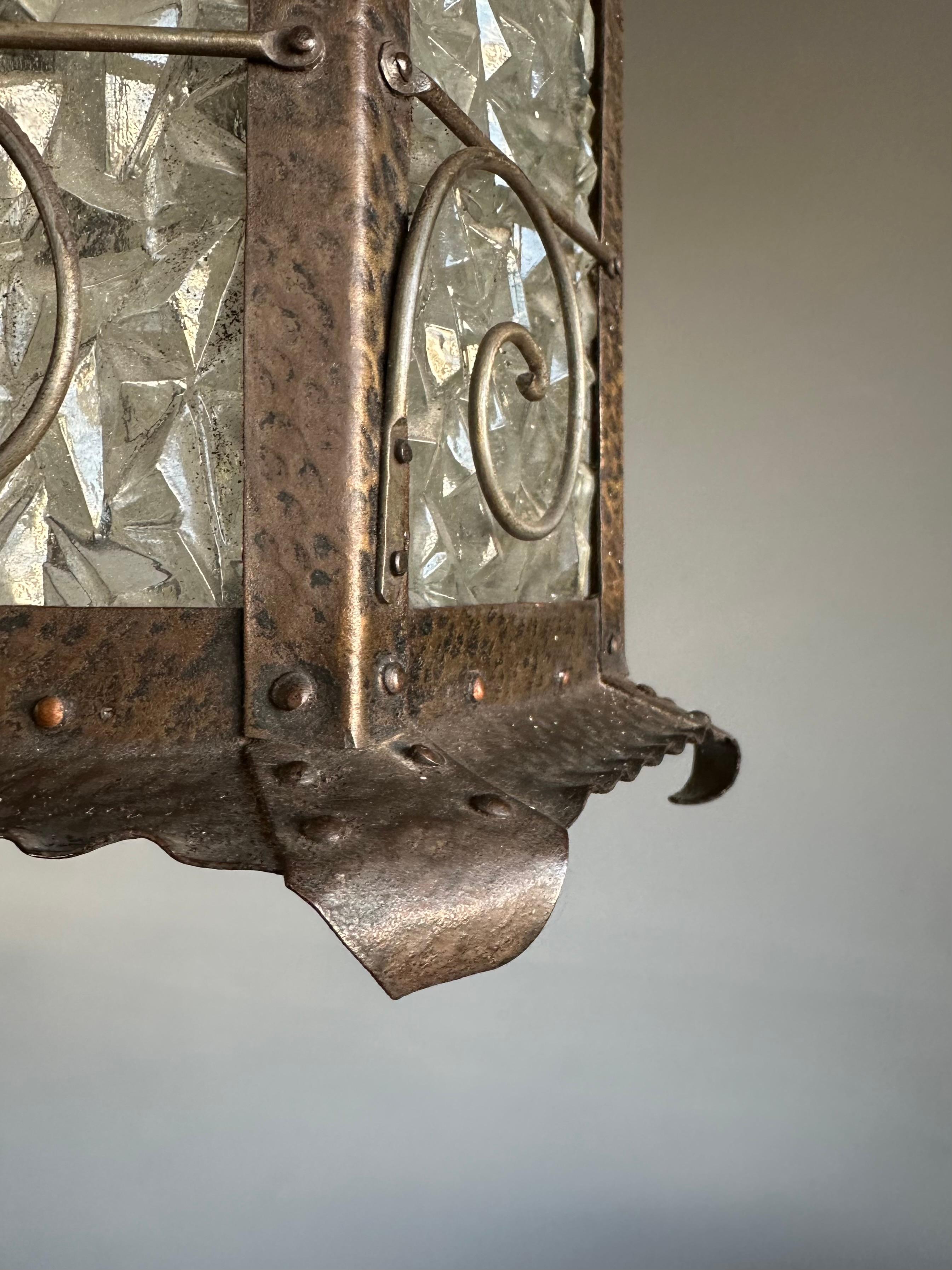 Rare lanterne / pendentif Arts & Crafts Castle Tower Design Cathedral Glass Hallway en vente 1