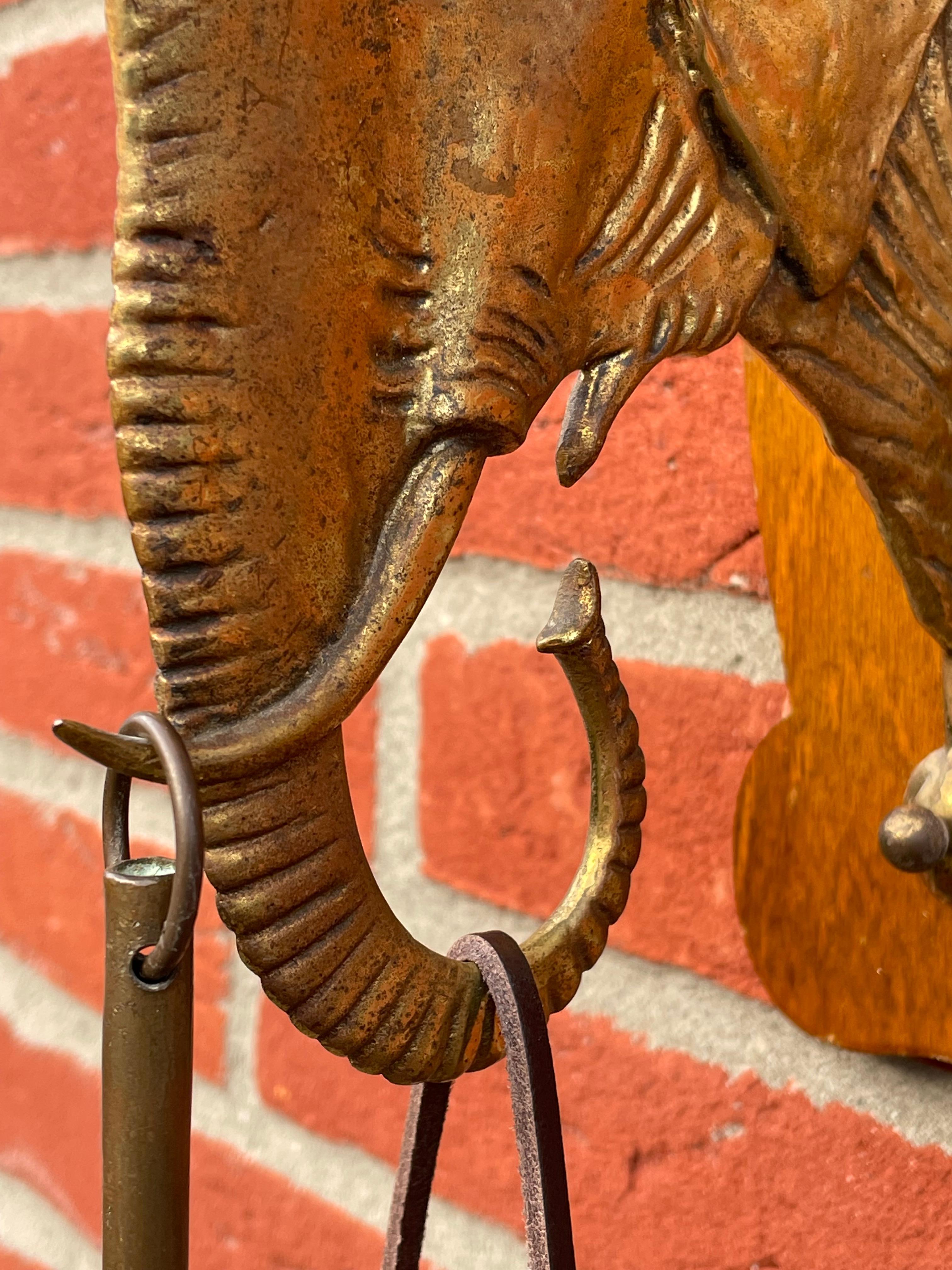 Seltene Arts and Crafts House Gong für Wandmontierung mit Bronzeskulptur eines Elefanten aus Bronze im Angebot 8