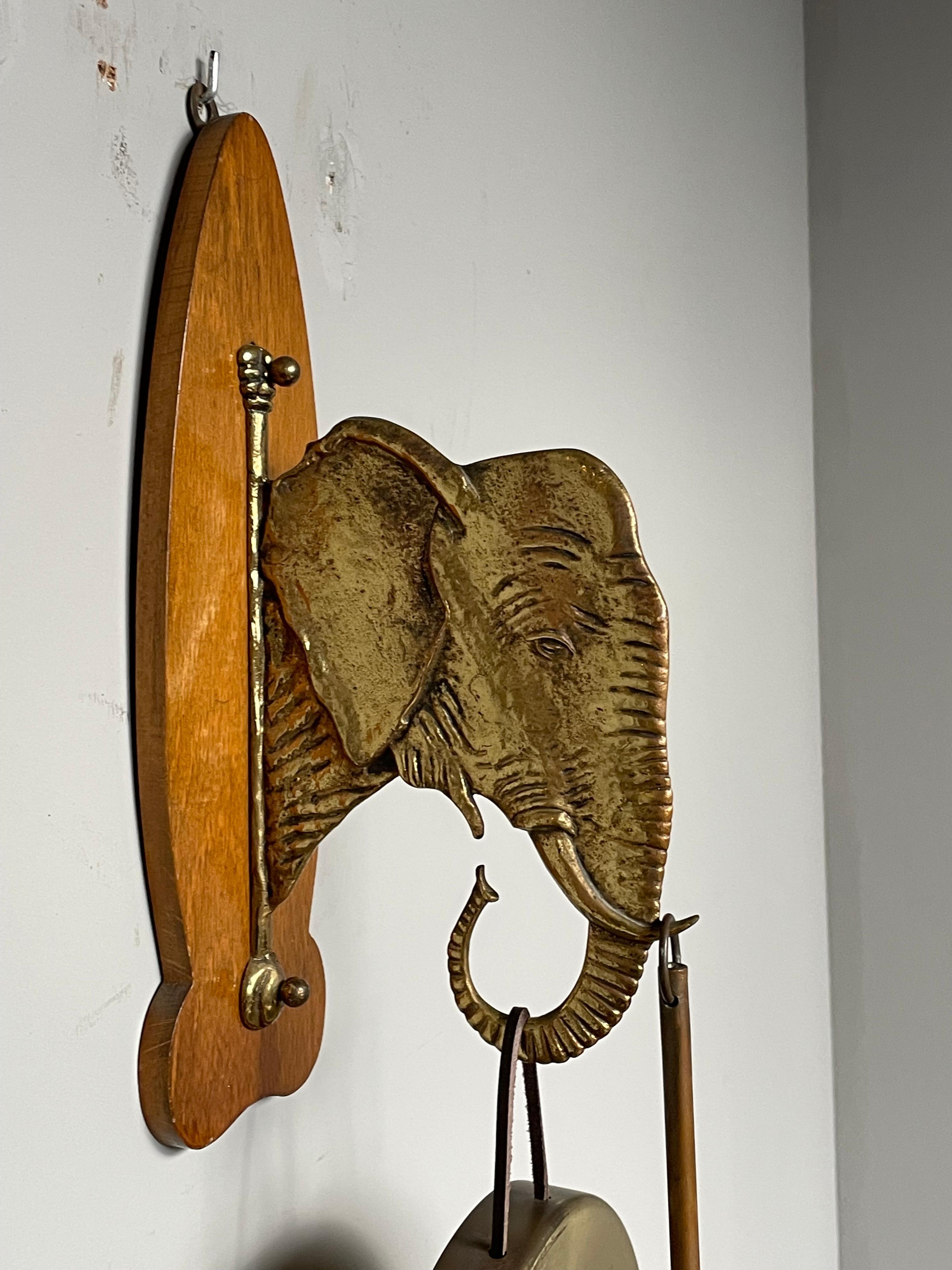 Seltene Arts and Crafts House Gong für Wandmontierung mit Bronzeskulptur eines Elefanten aus Bronze im Angebot 9