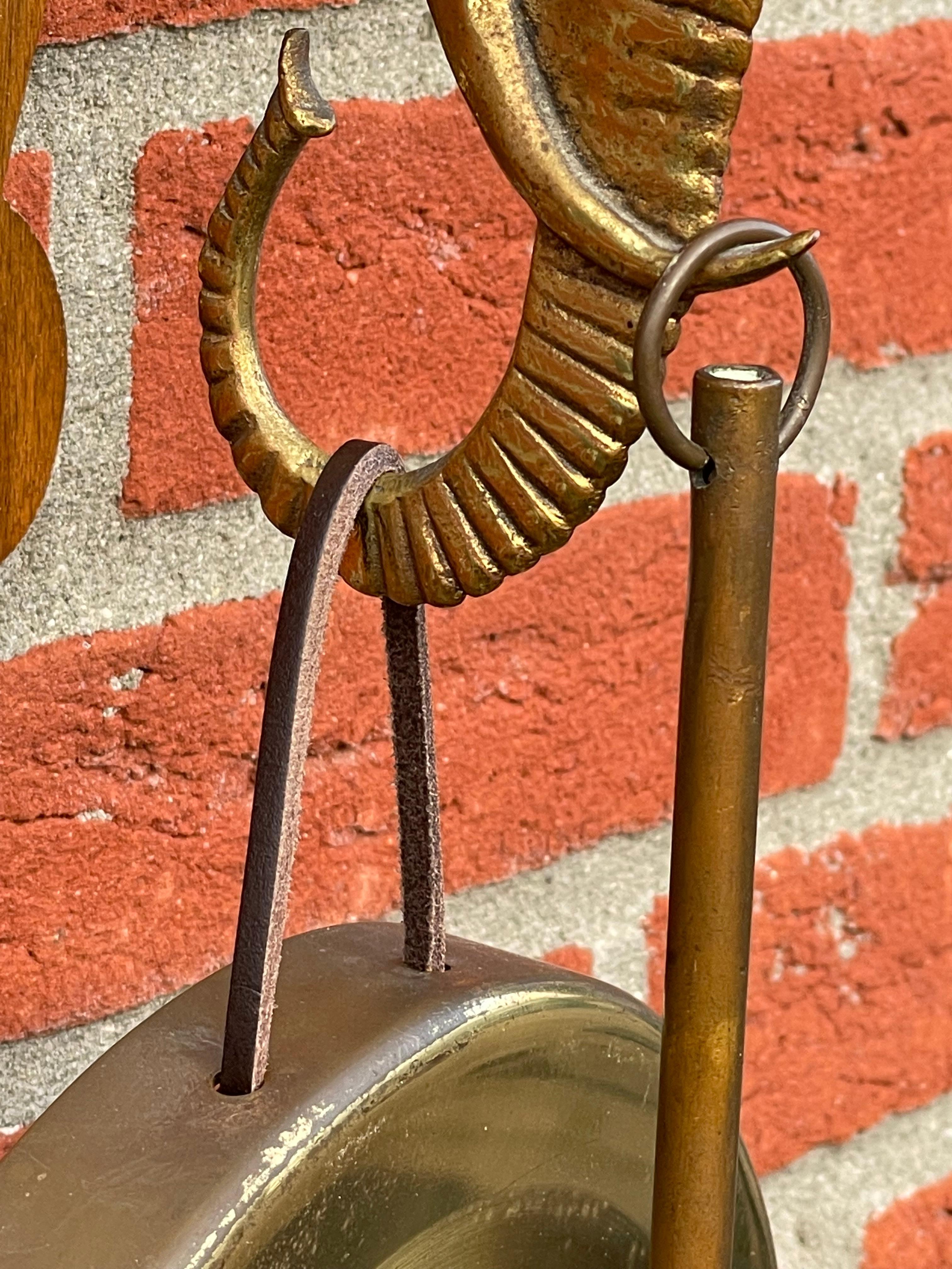 Rare House of Arts House Gong à fixer au mur avec sculpture d'éléphant en bronze Bon état - En vente à Lisse, NL