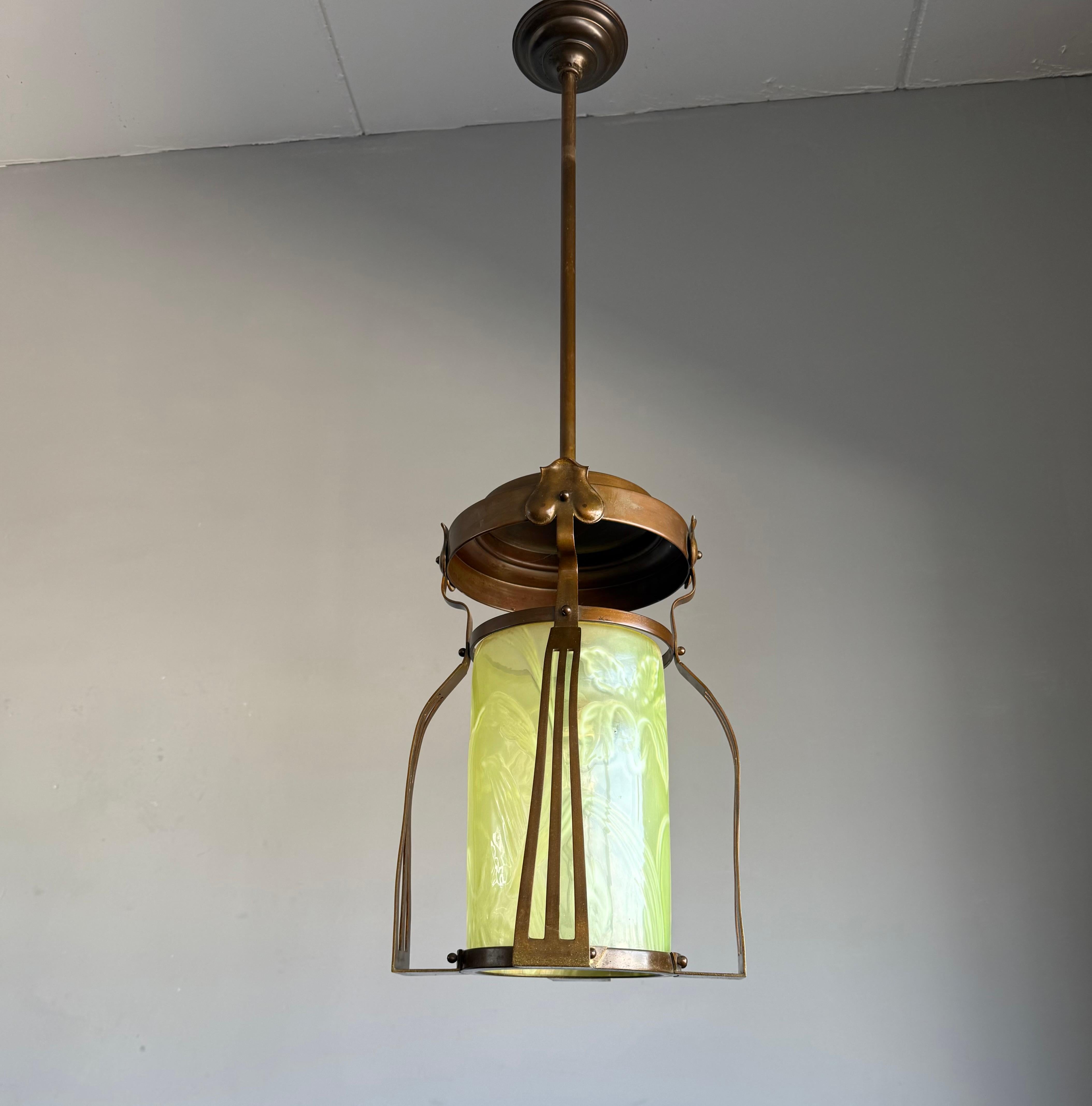 Seltene Arts & Crafts Patinated Bronze & Uran (Vaseline) Glas Anhänger / Laterne im Angebot 3