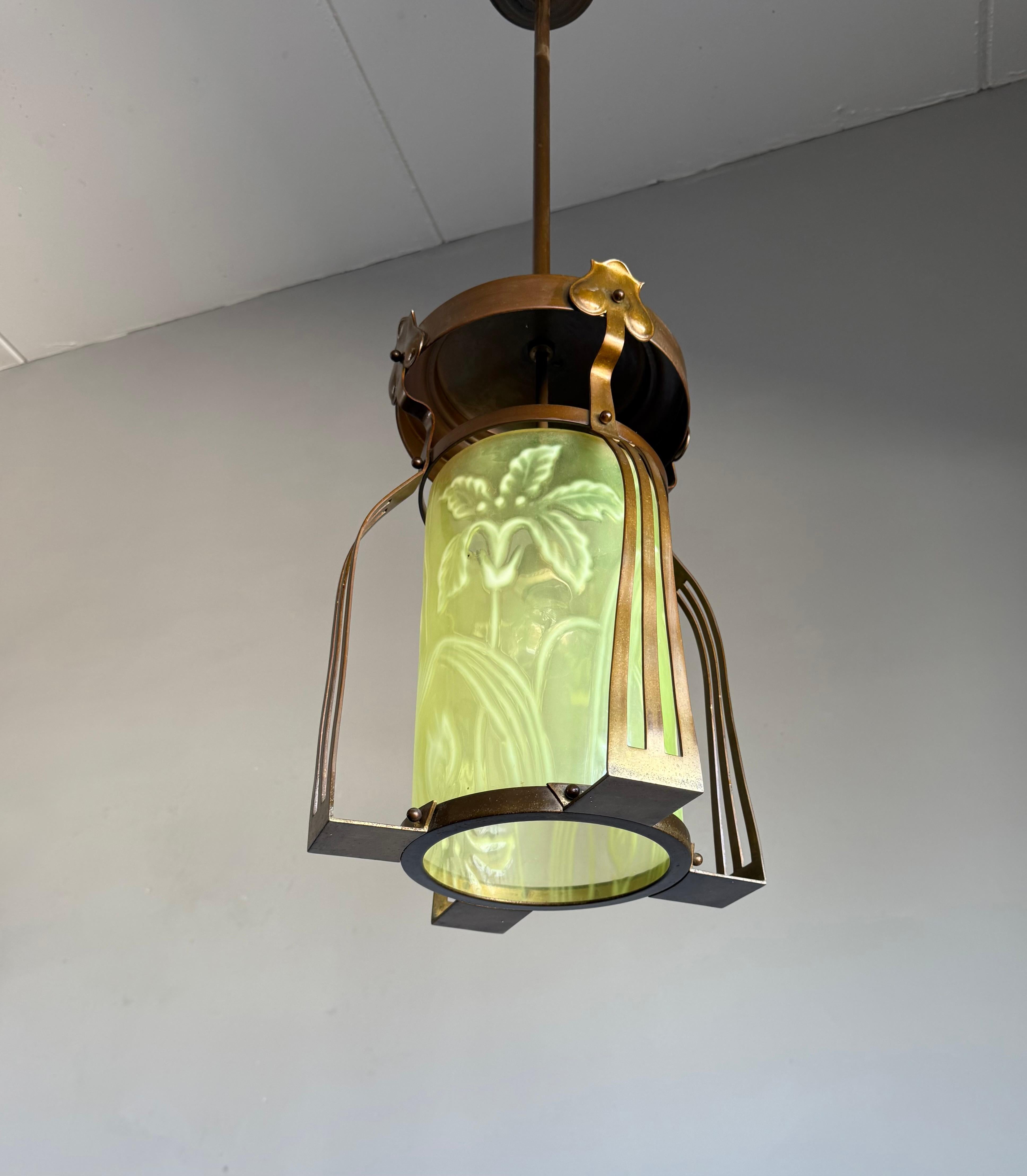 Seltene Arts & Crafts Patinated Bronze & Uran (Vaseline) Glas Anhänger / Laterne im Angebot 4
