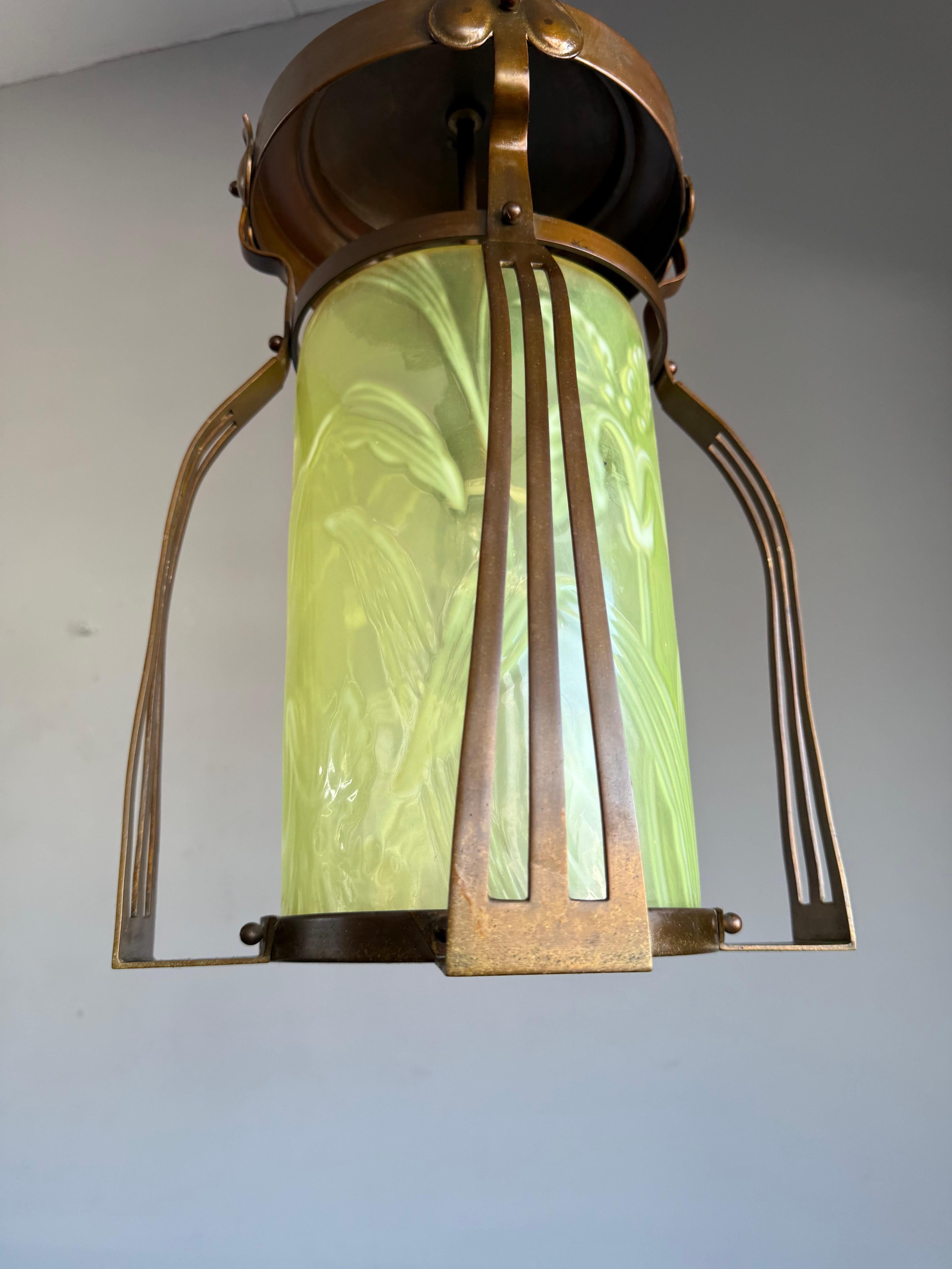 Seltene Arts & Crafts Patinated Bronze & Uran (Vaseline) Glas Anhänger / Laterne im Angebot 6