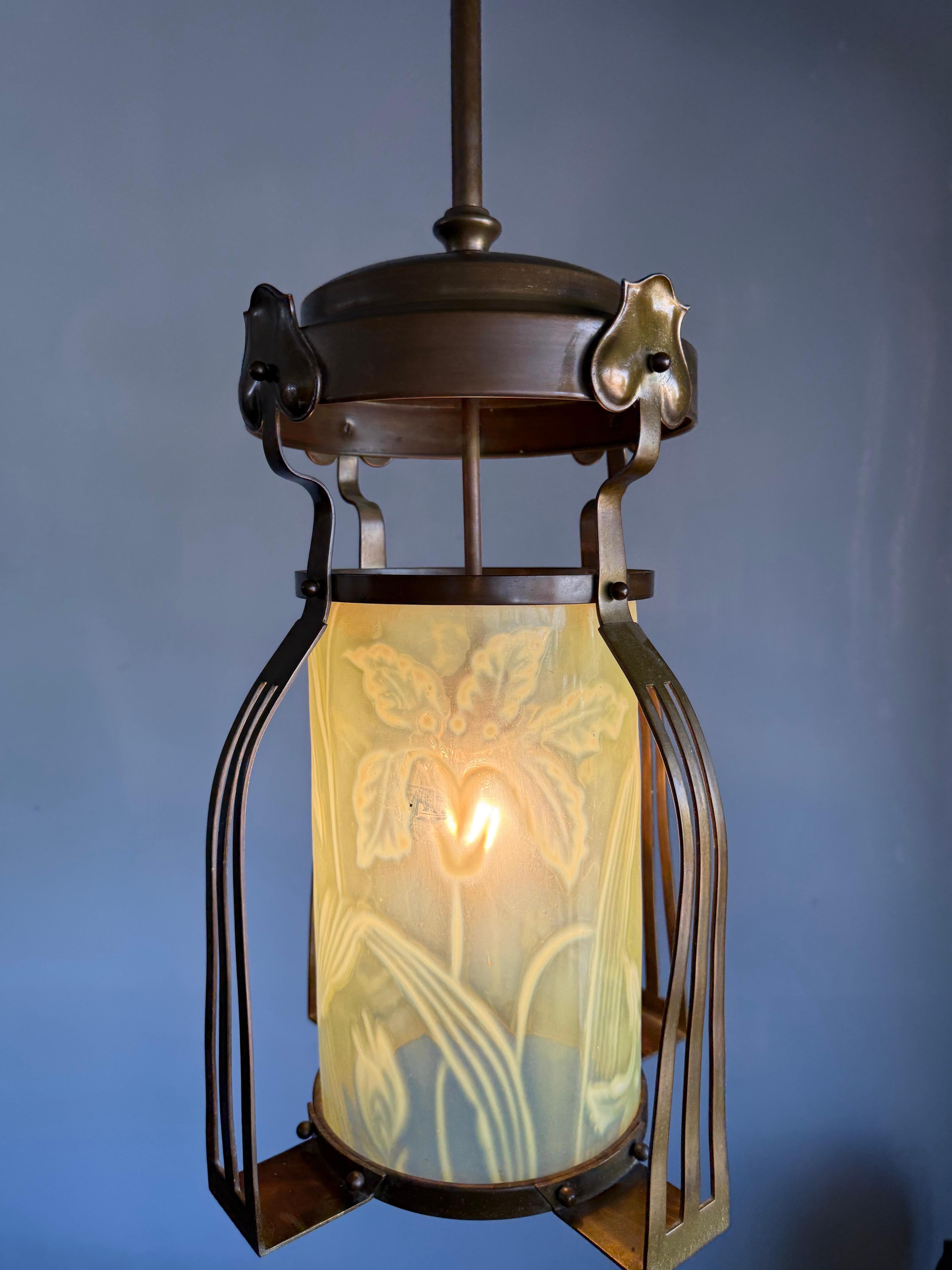 Seltene Arts & Crafts Patinated Bronze & Uran (Vaseline) Glas Anhänger / Laterne im Angebot 8