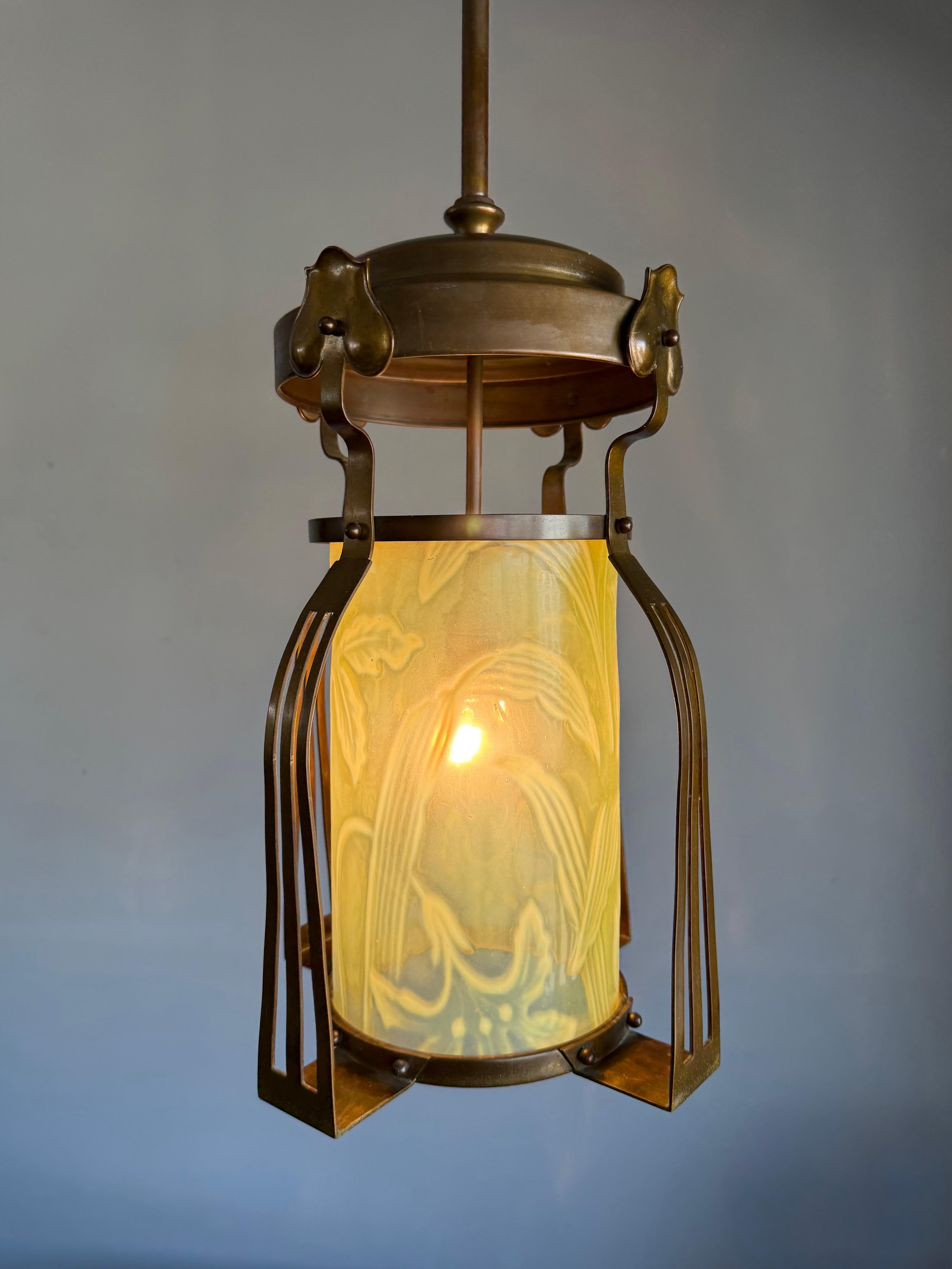 Seltene Arts & Crafts Patinated Bronze & Uran (Vaseline) Glas Anhänger / Laterne im Angebot 9