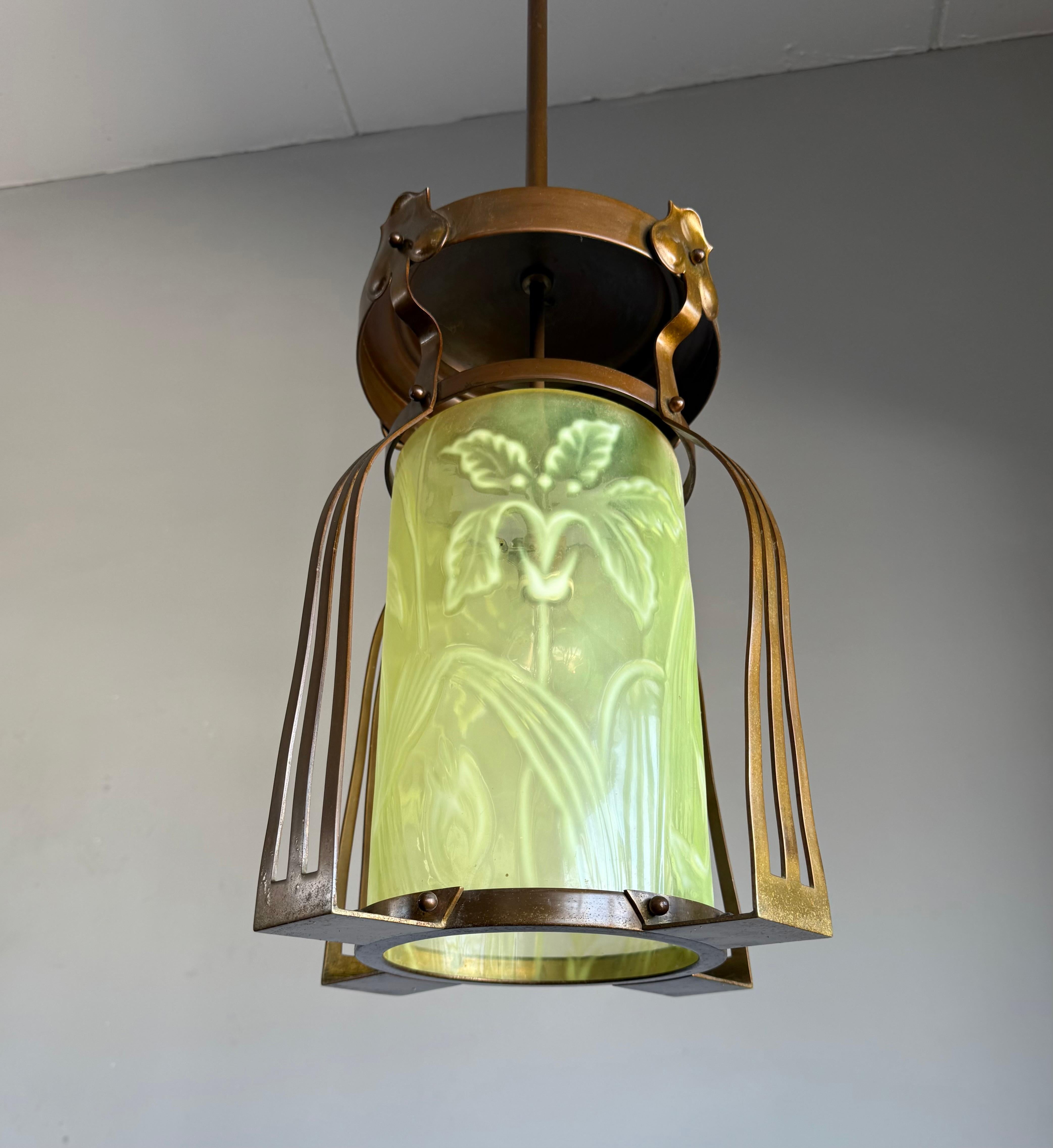 Seltene Arts & Crafts Patinated Bronze & Uran (Vaseline) Glas Anhänger / Laterne (Handgefertigt) im Angebot