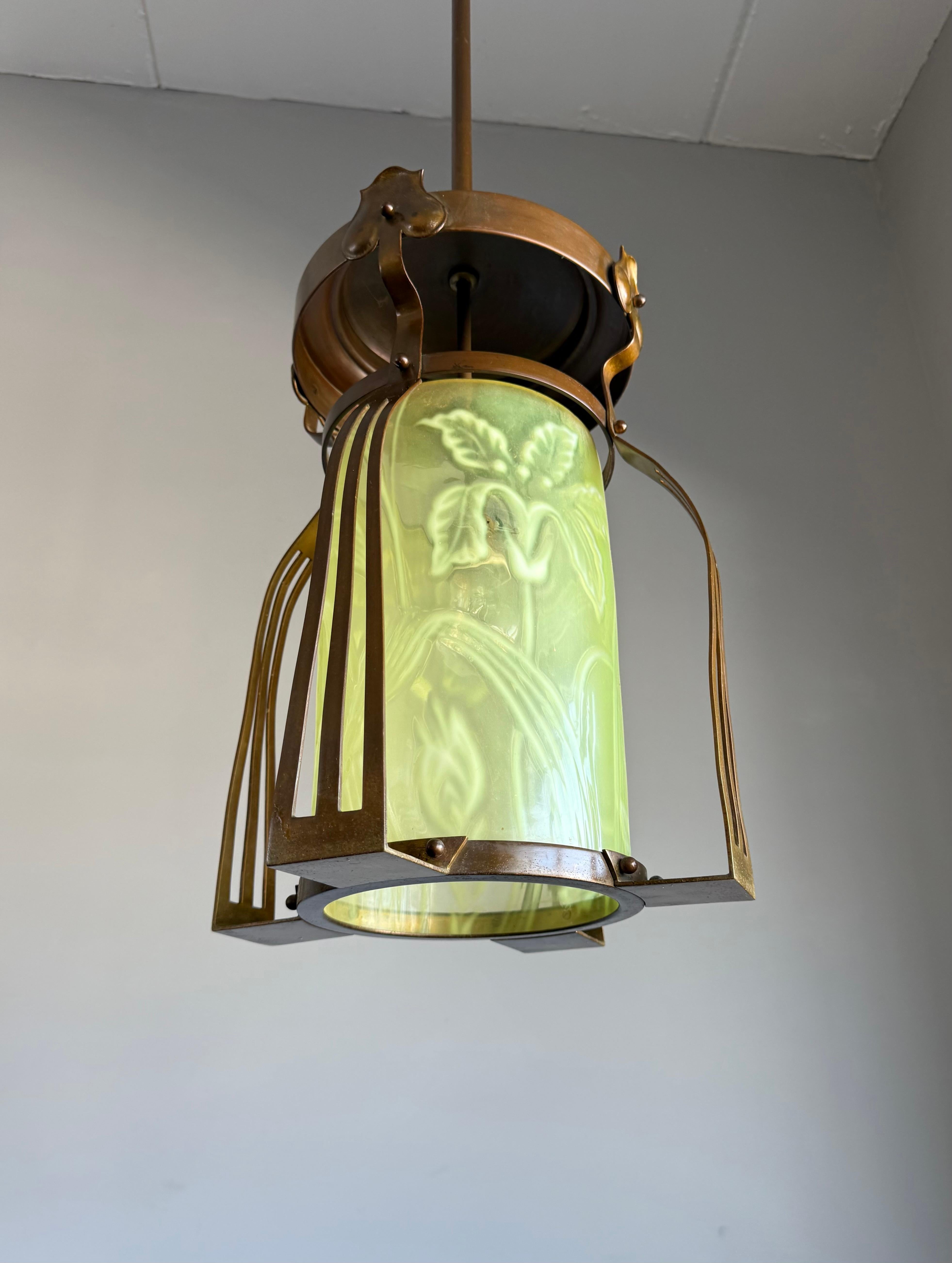 Seltene Arts & Crafts Patinated Bronze & Uran (Vaseline) Glas Anhänger / Laterne im Zustand „Gut“ im Angebot in Lisse, NL