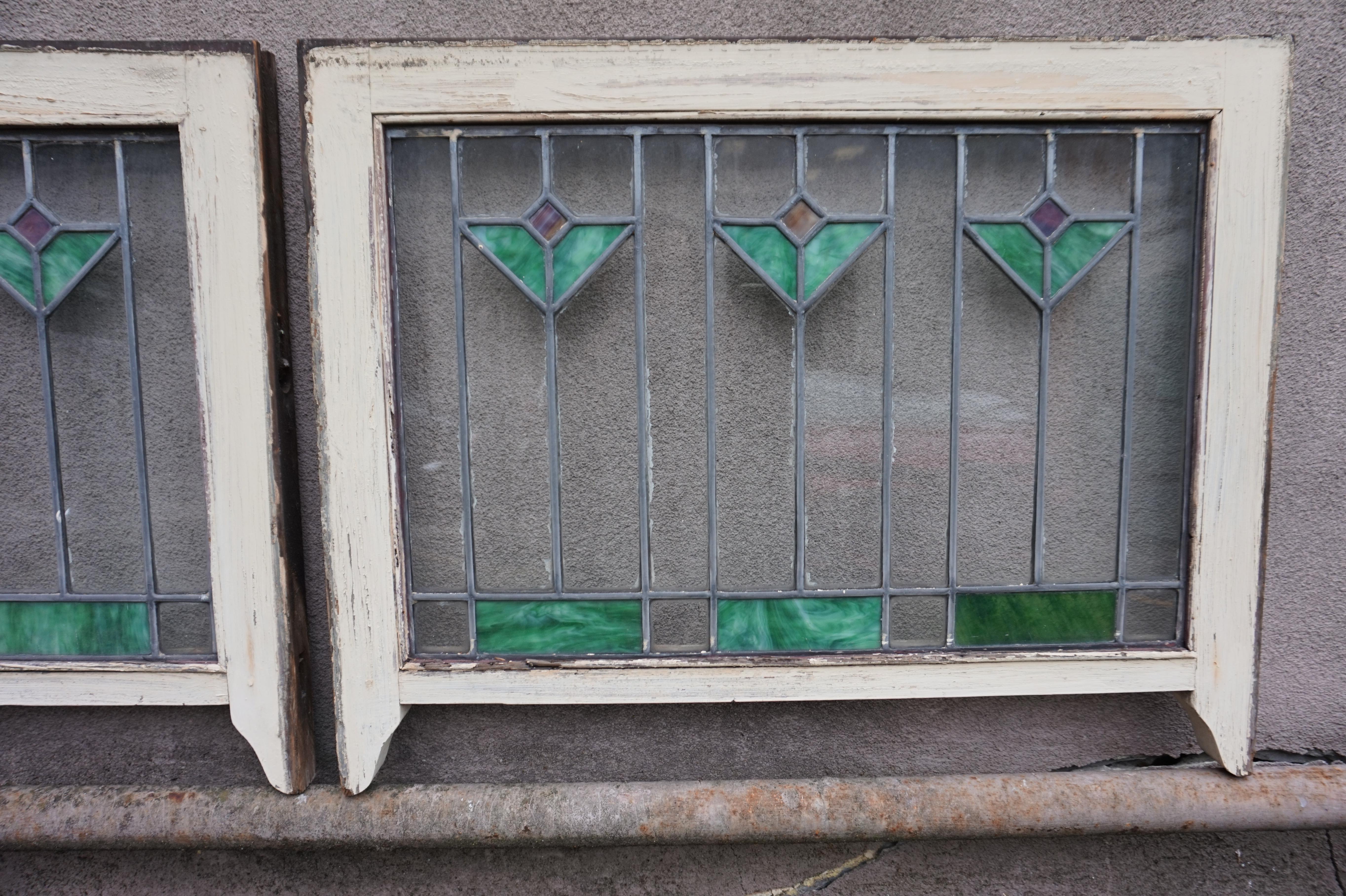 Seltene Arts and Crafts-Glasfenster mit zweifarbigem geometrischem, geblümtem Thema im Angebot 11