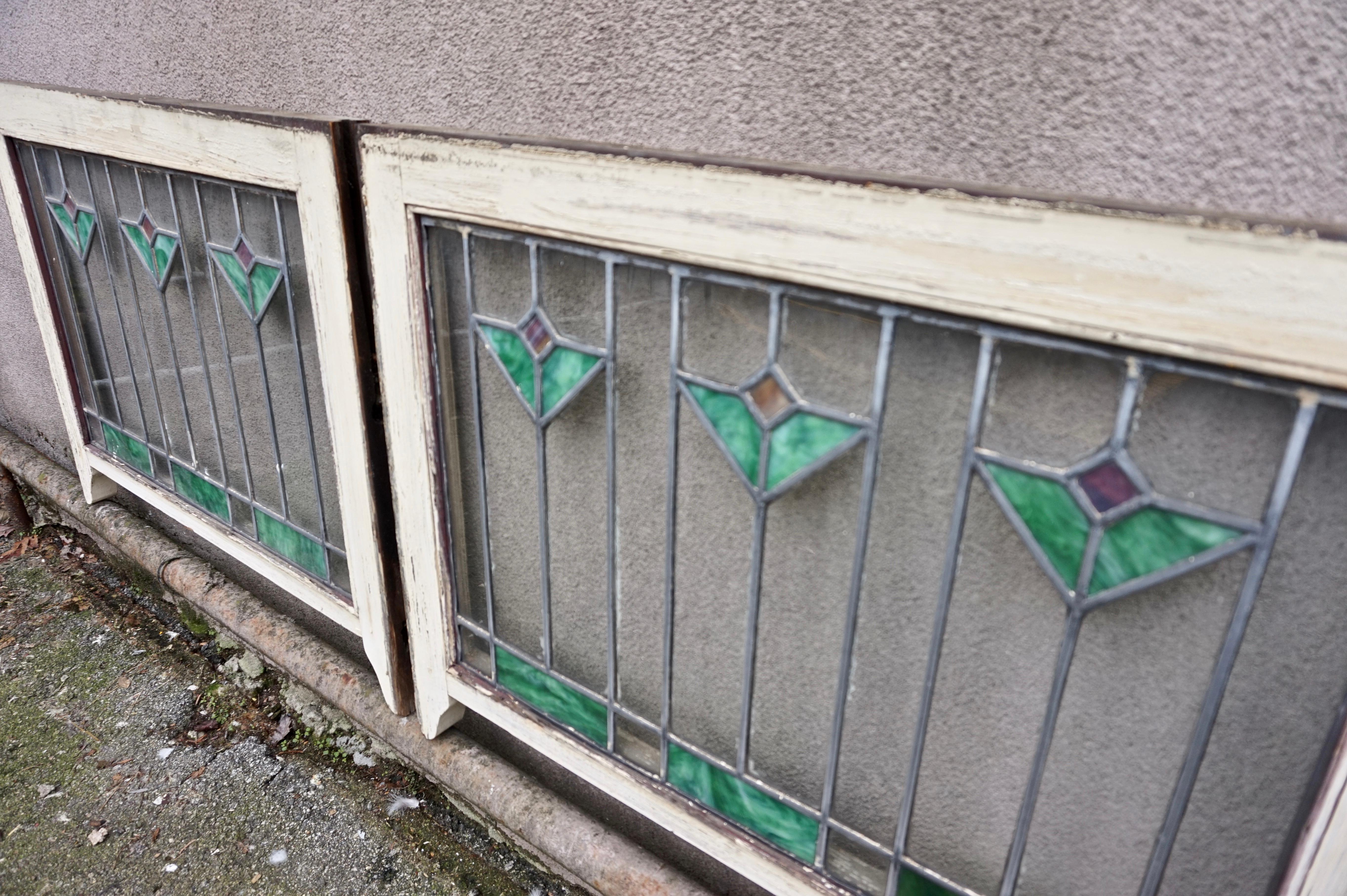 Seltene Arts and Crafts-Glasfenster mit zweifarbigem geometrischem, geblümtem Thema im Angebot 13