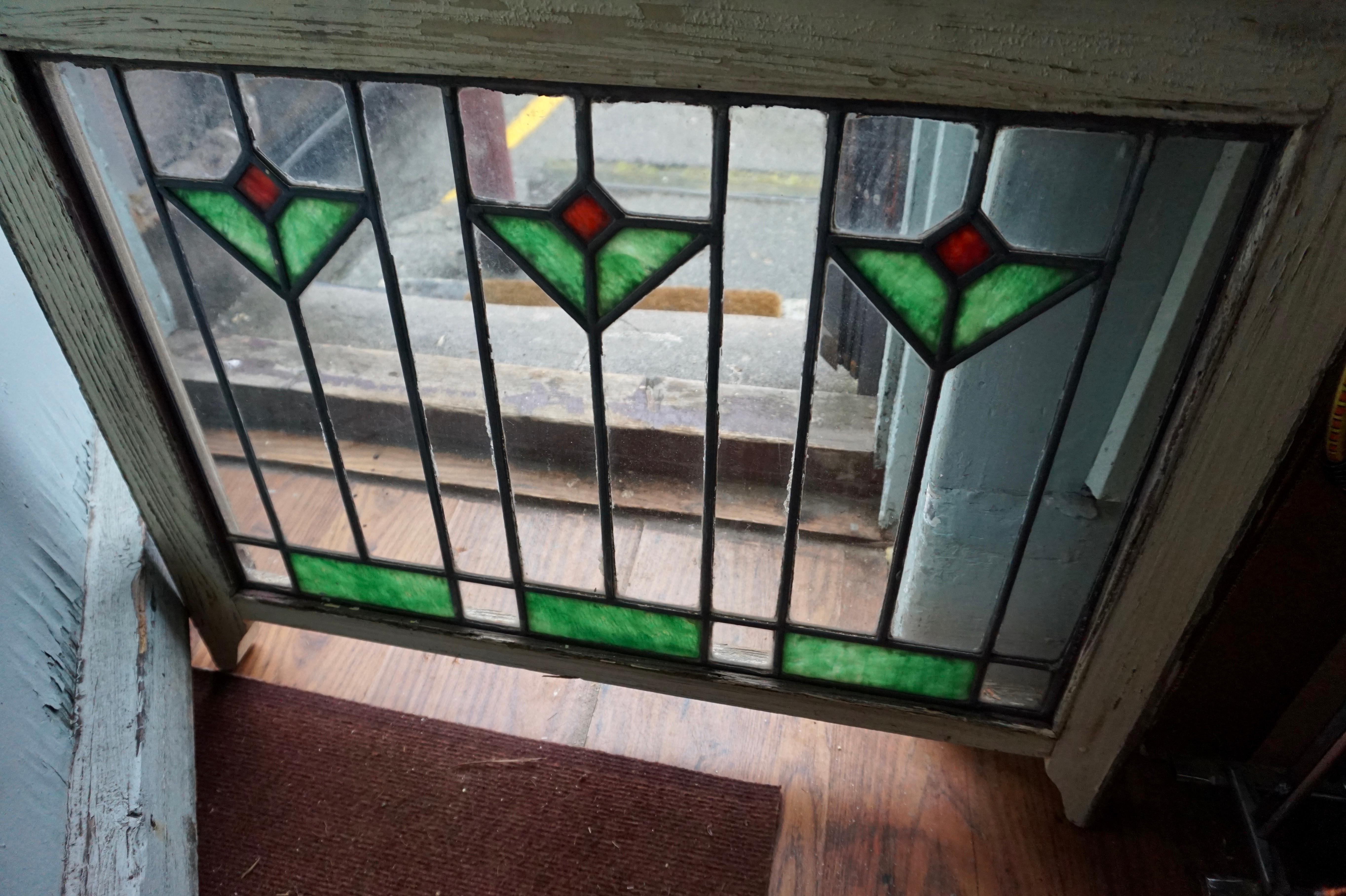 Seltene Arts and Crafts-Glasfenster mit zweifarbigem geometrischem, geblümtem Thema im Zustand „Gut“ im Angebot in Vancouver, British Columbia