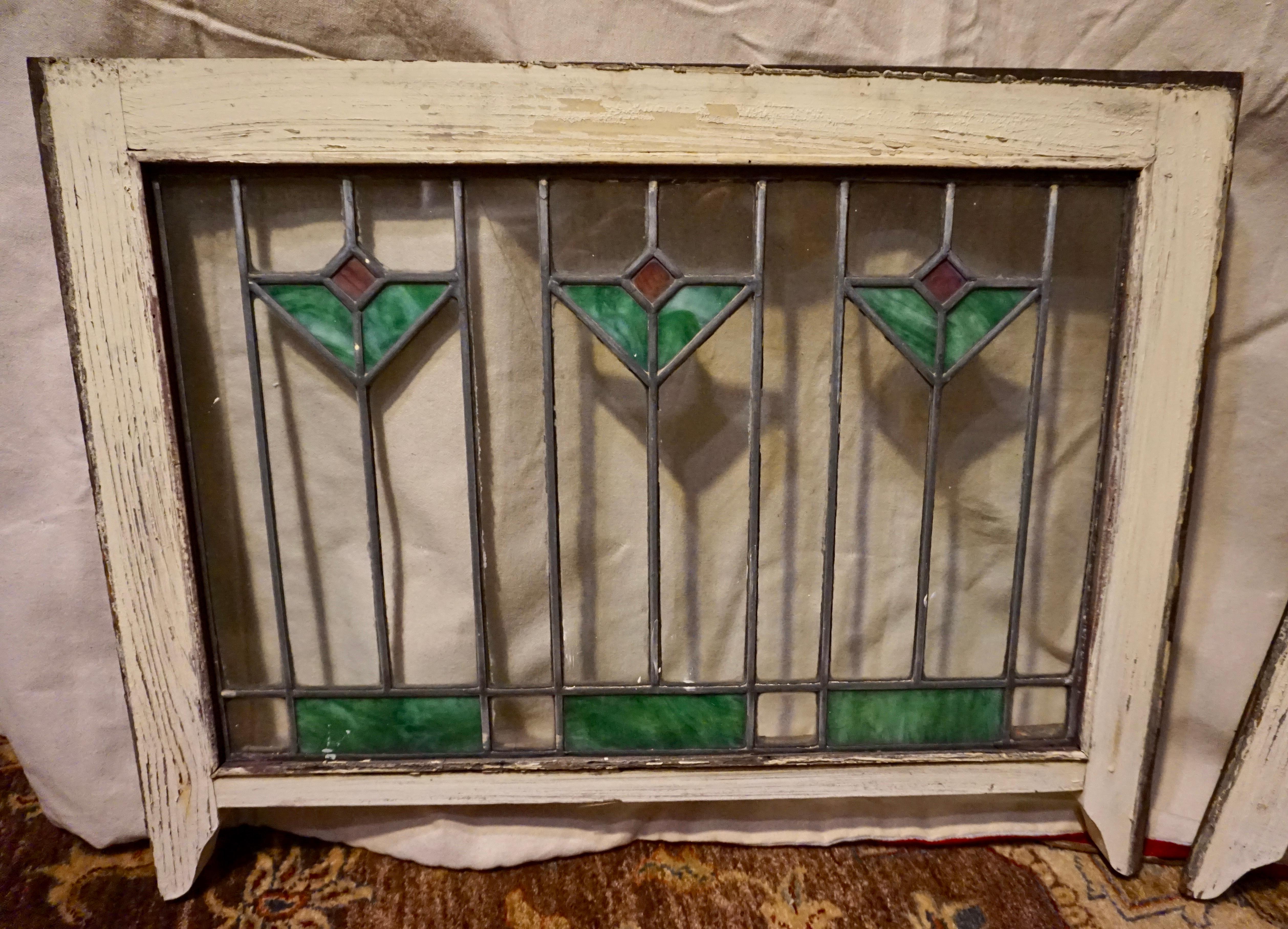 Rare Arts & Crafts Stained Glass Windows with Two-Tone Geometric Floral Theme In Good Condition For Sale In Vancouver, British Columbia