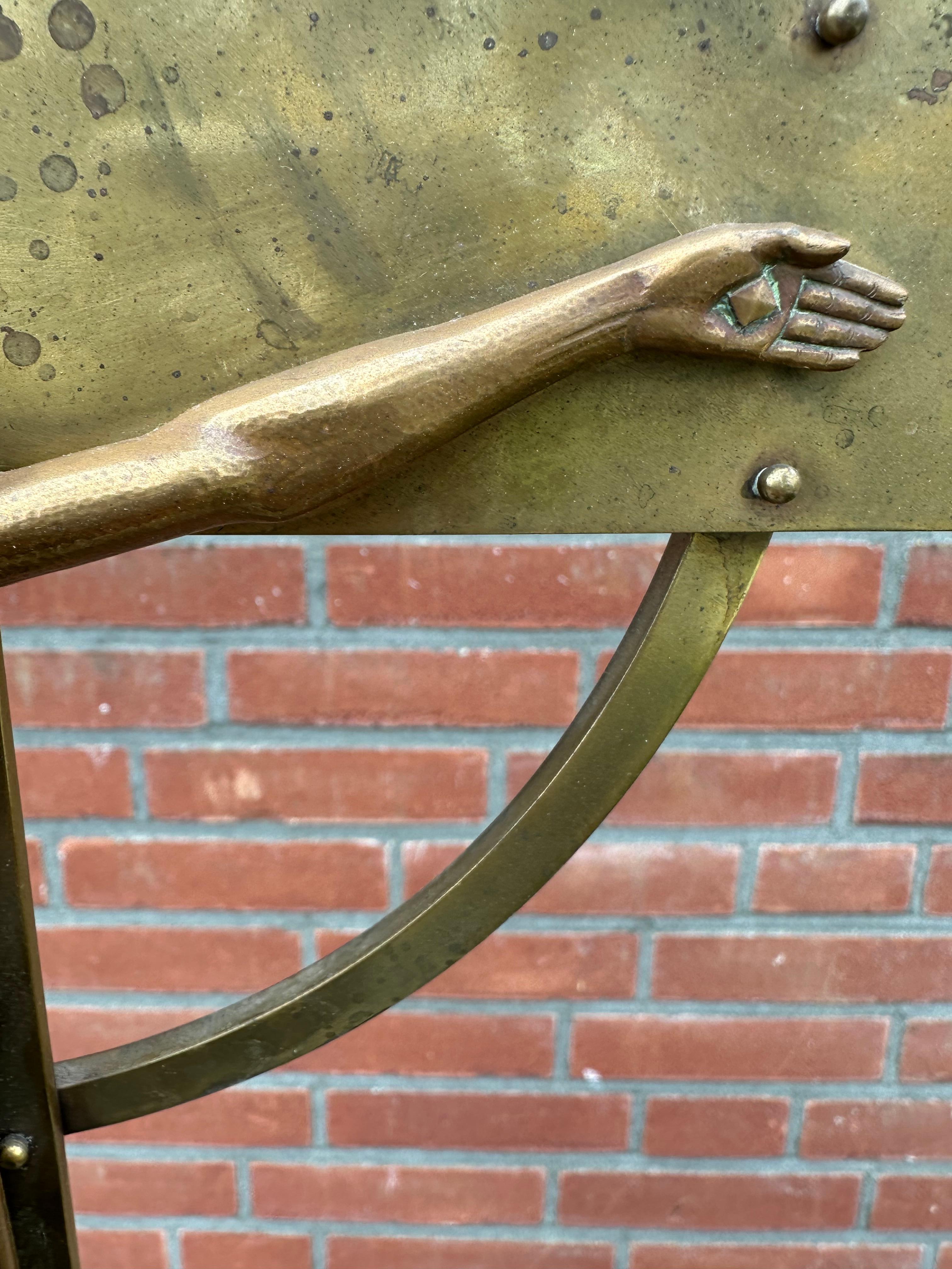 Seltenes Arts and Crafts-Stehkreuzfix mit stilisierter Bronzeskulptur von Christus aus der Antike im Angebot 5