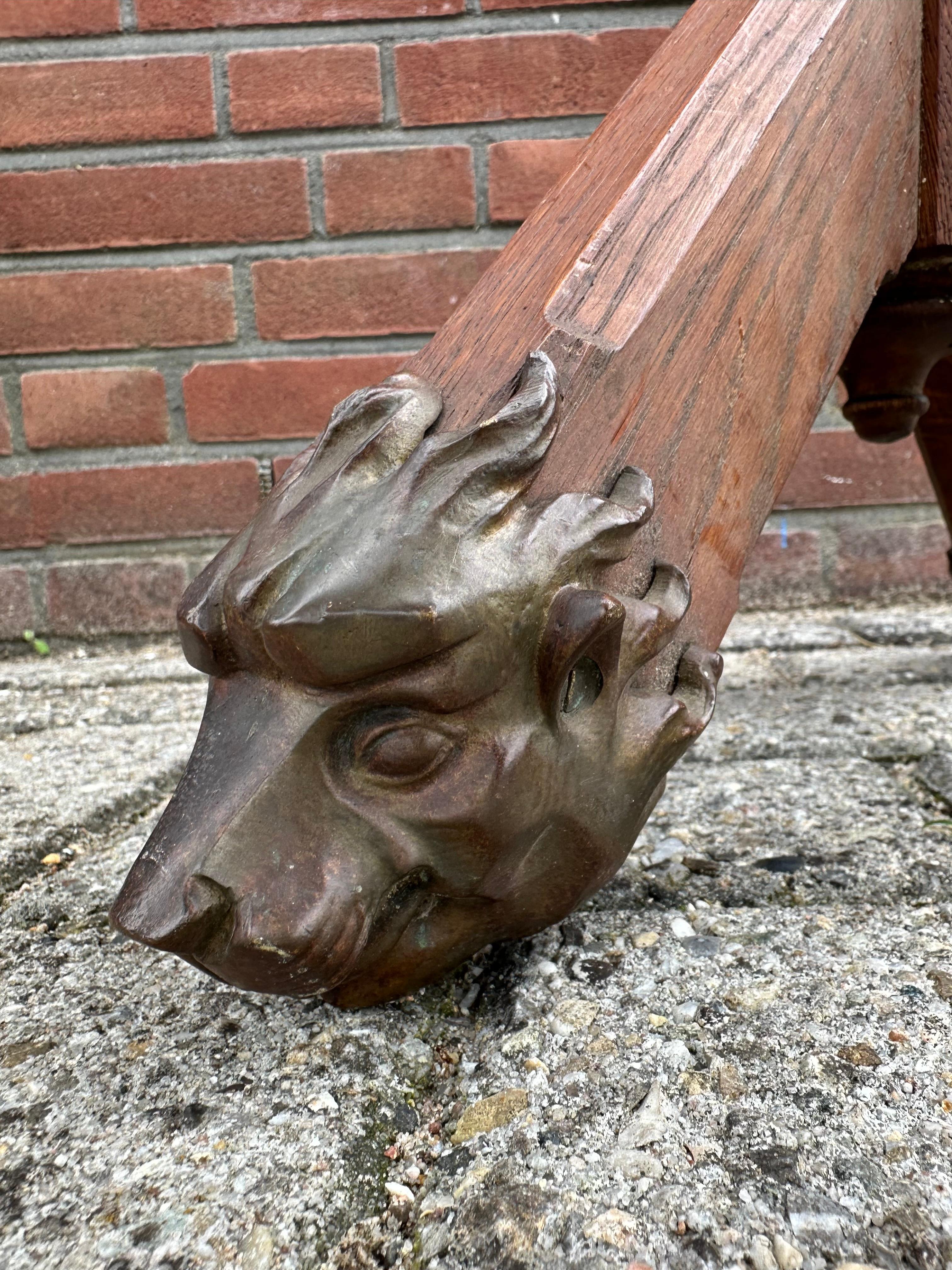 Seltenes Arts and Crafts-Stehkreuzfix mit stilisierter Bronzeskulptur von Christus aus der Antike im Angebot 1