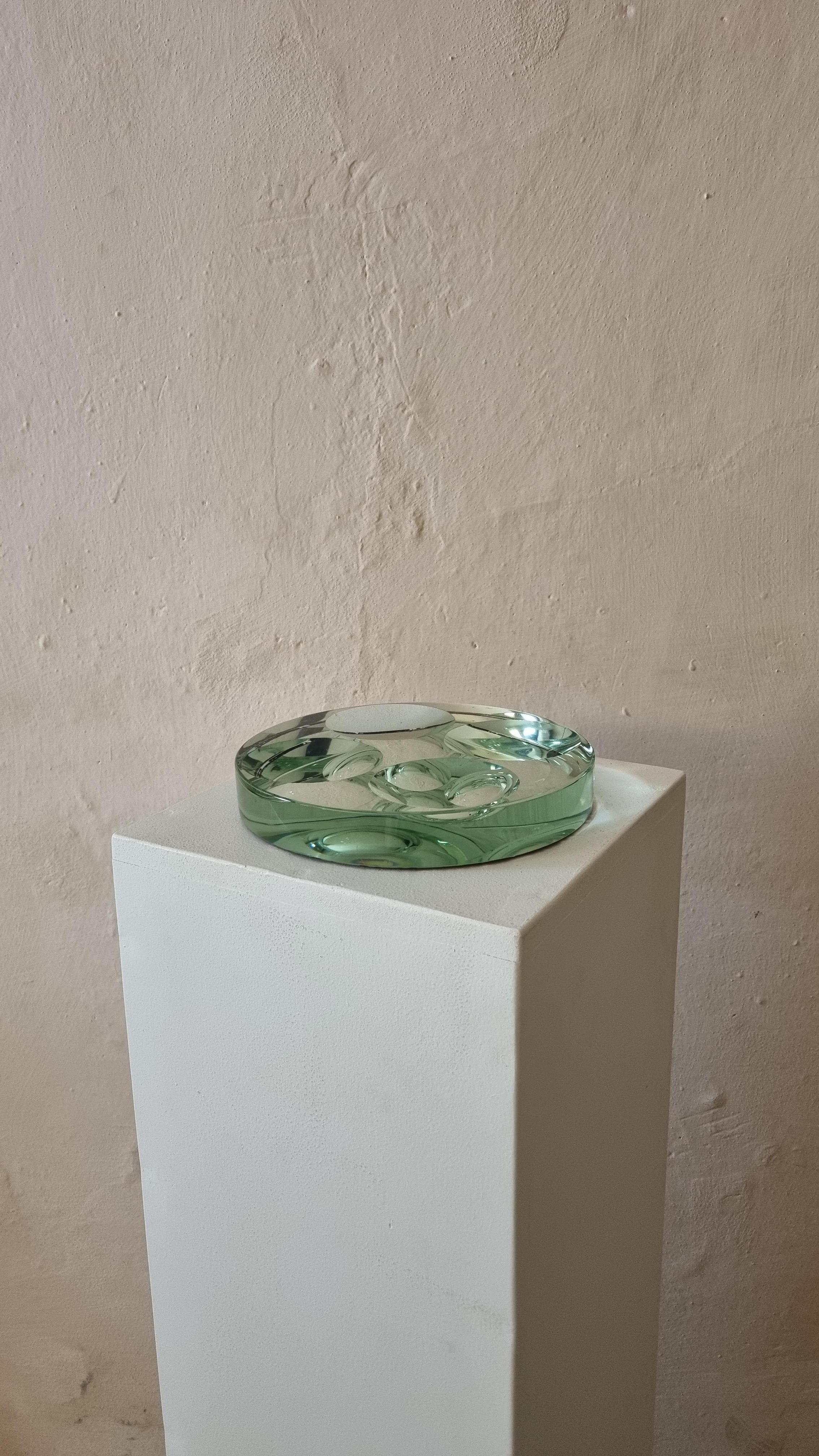 Mid-Century moderno Rare ashtray in ground crystal glass produced by Fontana Arte, 1960 in vendita
