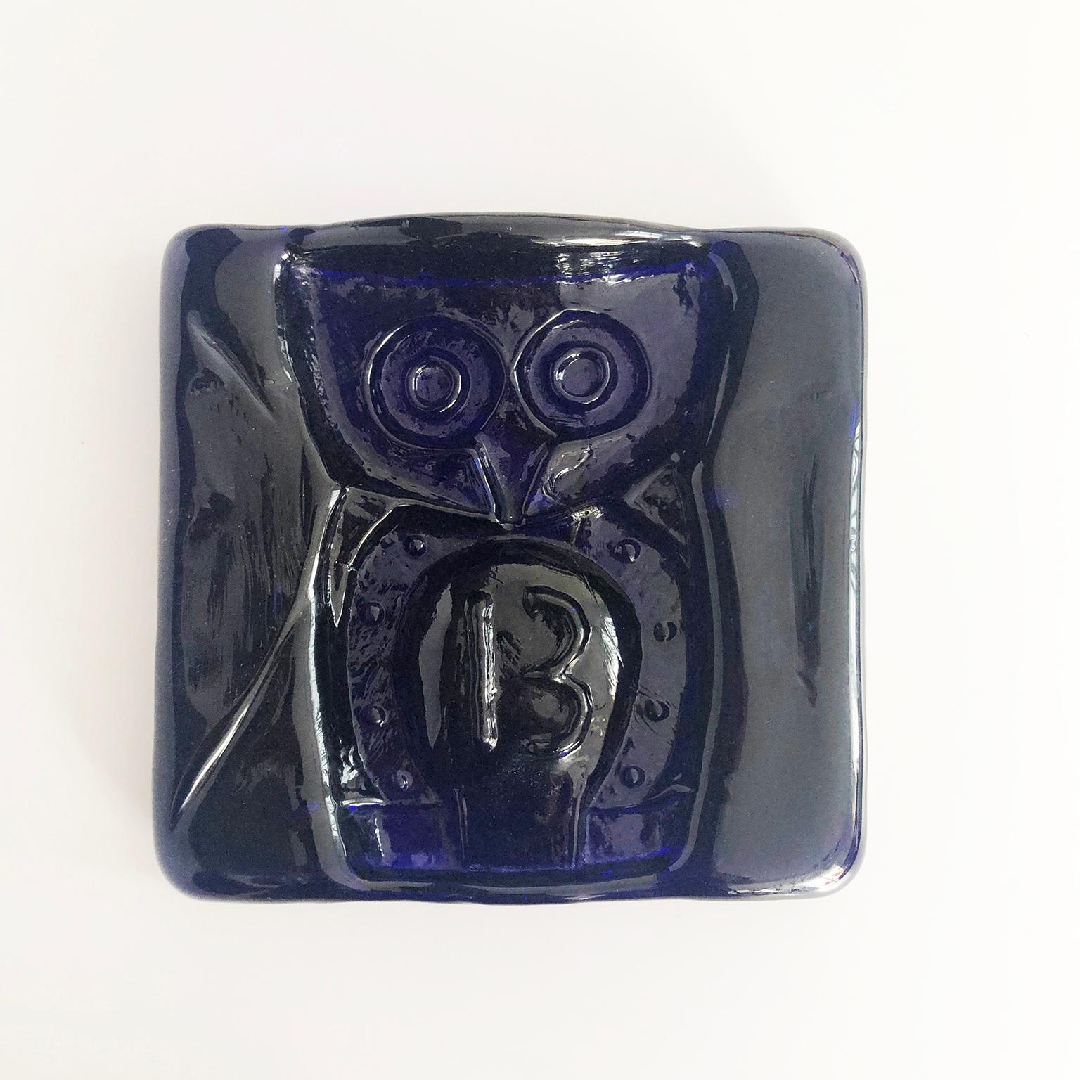 We offer this rare ashtray in hand blown glass by Feders, the ashtray have a figure of an owl inside and number 13, circa 1970.