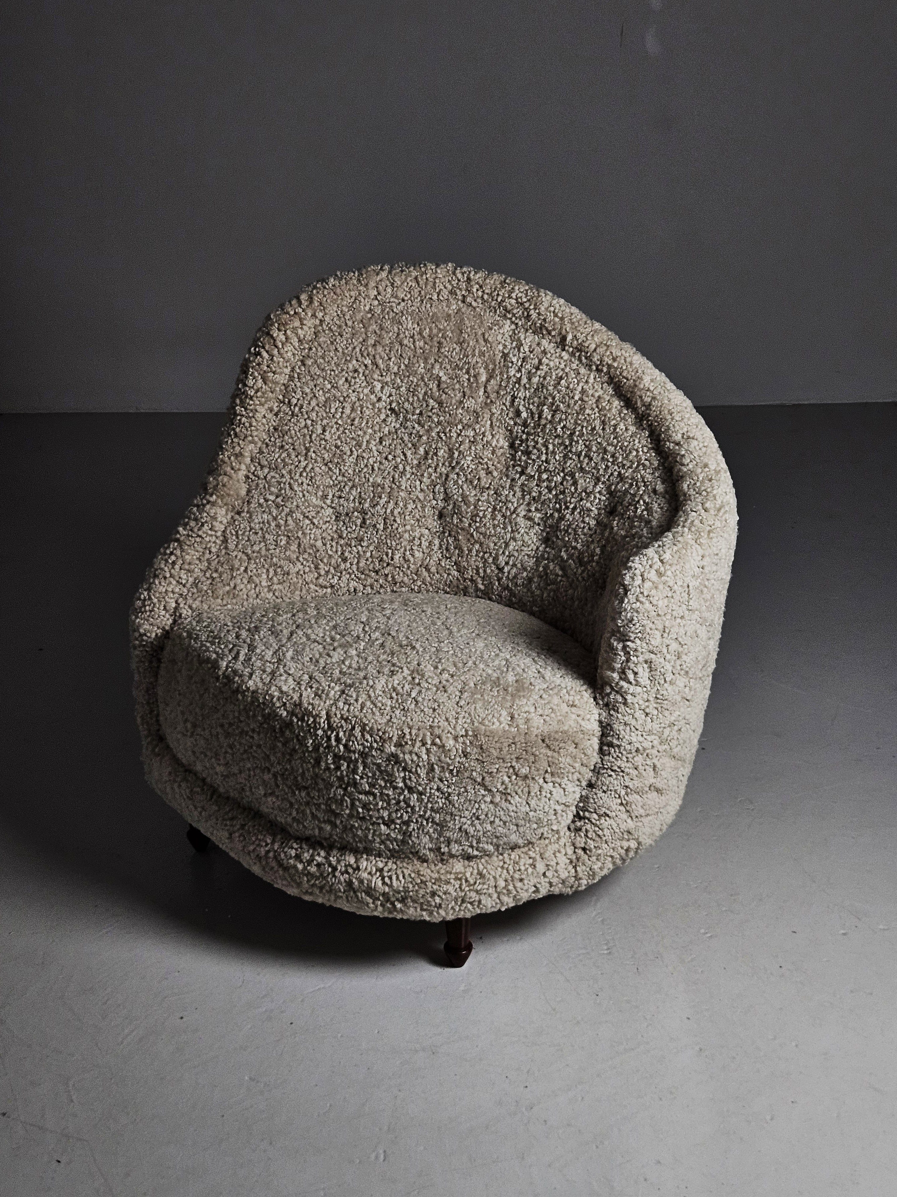 Rare easy chair designed by Carl Cederholm for his own company Firma stil & Form in the 1940s, Stockholm, Sweden.

Unique with its assymetrical shape. 

Upholstered in shearling wool. 

Very good vintage condition.
