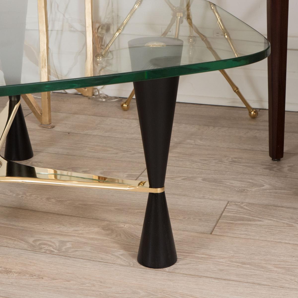 Mid-Century Modern Rare table basse asymétrique à plateau biseauté en vente