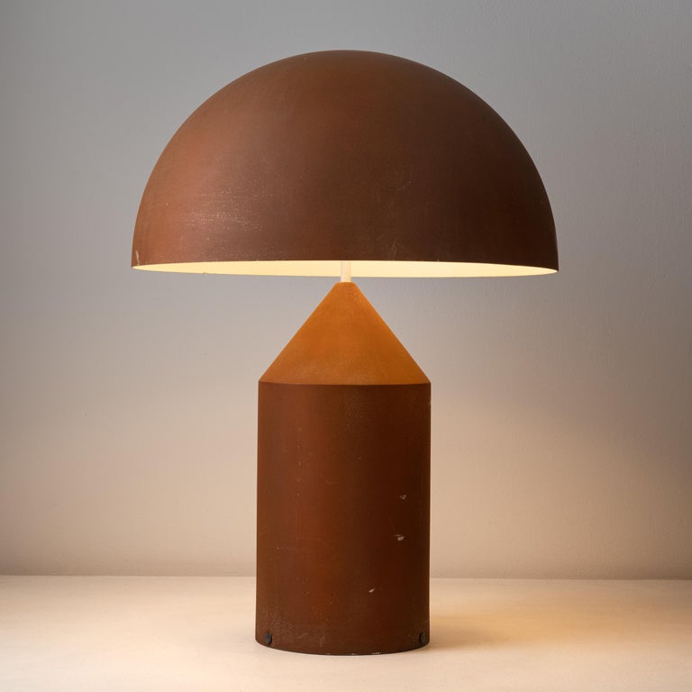 Atollo table lamp by Vico Magistretti for Oluce. Designed and manufactured in Italy, circa 1970's. Painted metal. Original EU cord. We recommend two E27 60w maximum bulbs. Bulbs not included.