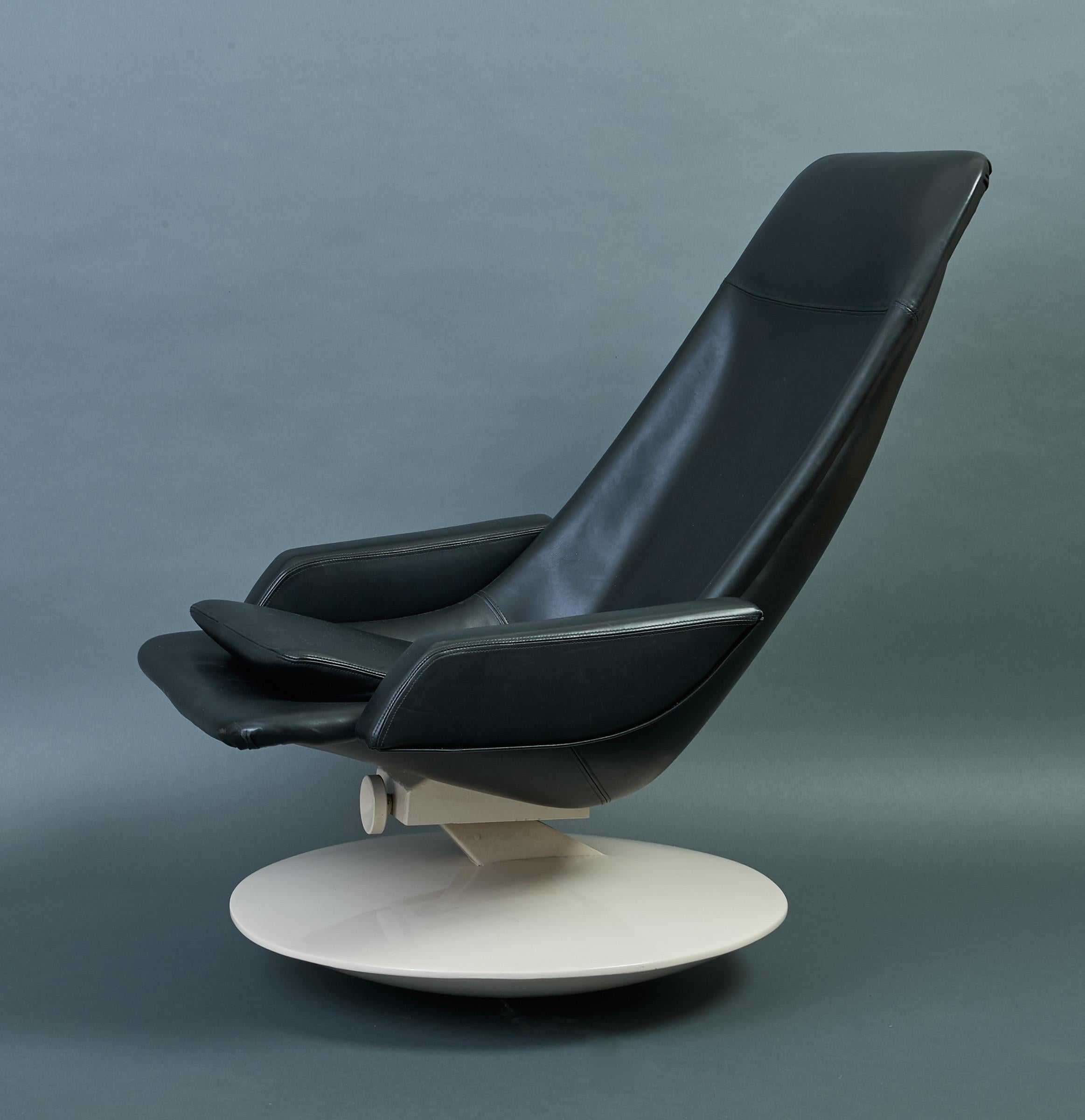 French Rare Stunning Atomic Age Boomerang Desk and Gemini Leather Armchair, France 1970