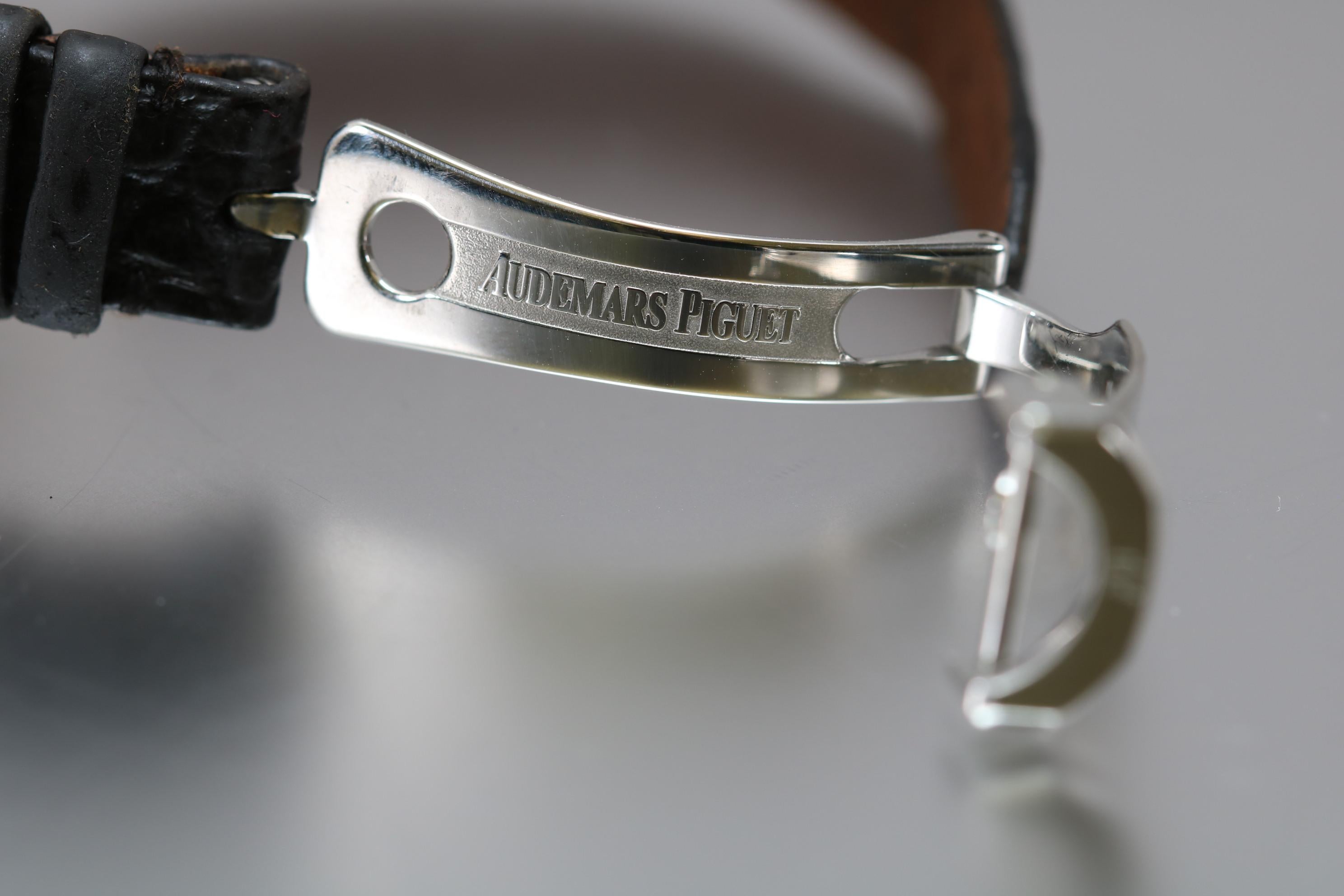 Rare Audemars Piguet Stainless Steel Ladies Royal Oak Quartz, circa 1990 In Good Condition In Miami Beach, FL