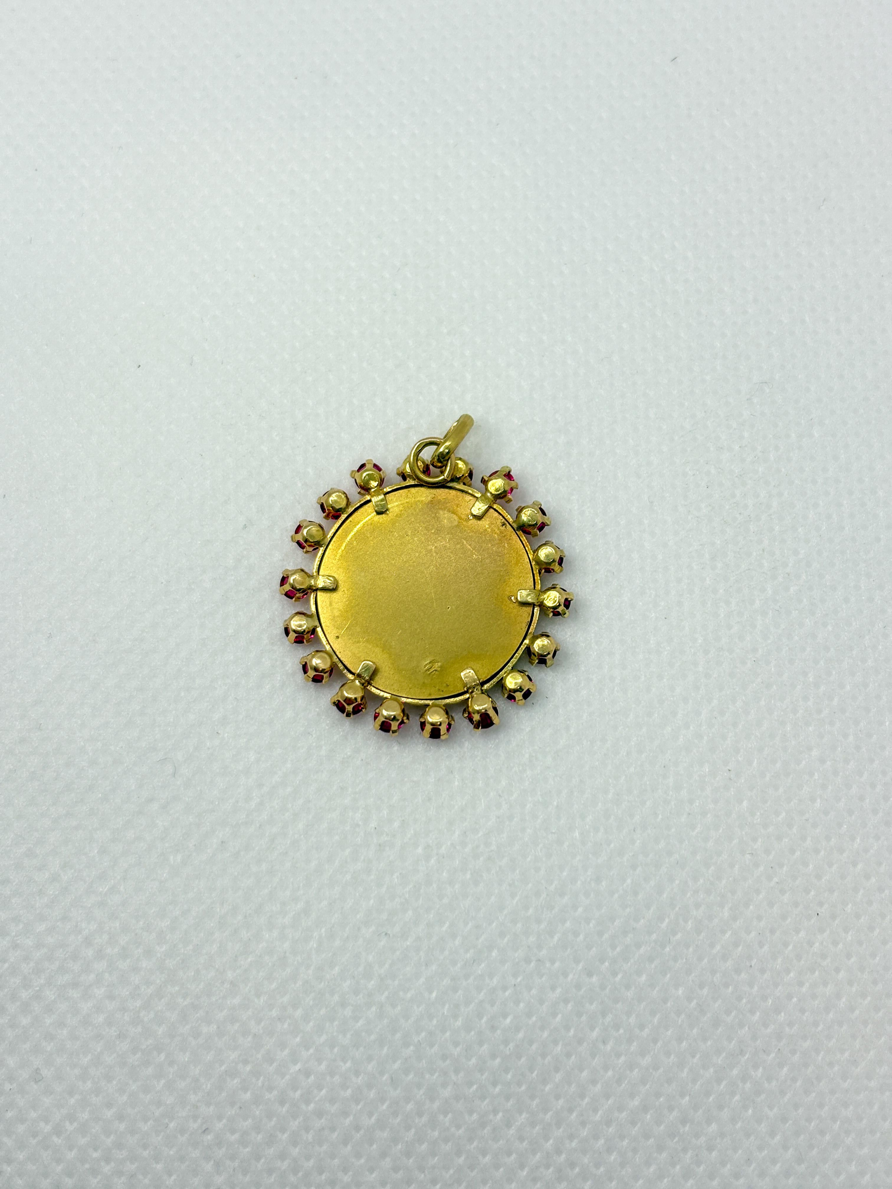Rara medaglia d'amore A. Augis in oro 18 carati con 18 rubini di corindone In condizioni buone in vendita a BÉZIERS, FR