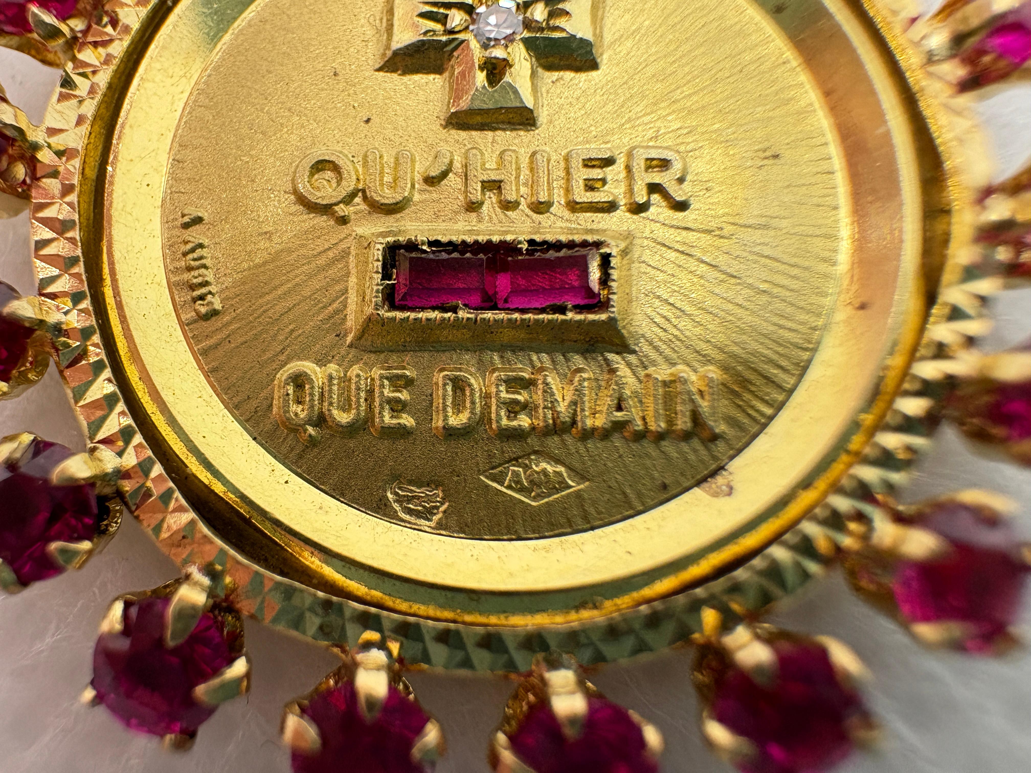 Donna Rara medaglia d'amore A. Augis in oro 18 carati con 18 rubini di corindone in vendita