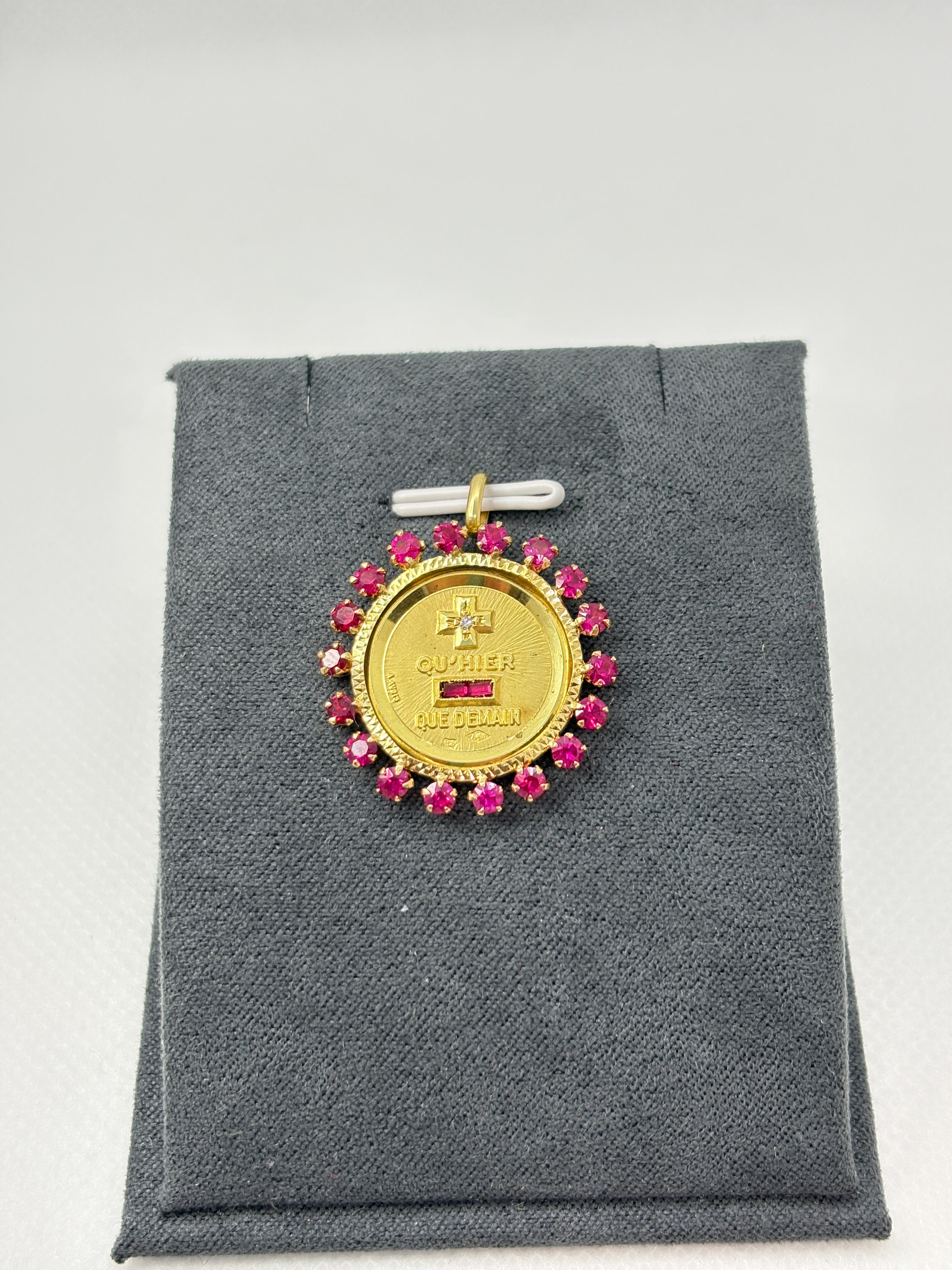 Rara medaglia d'amore A. Augis in oro 18 carati con 18 rubini di corindone in vendita 3