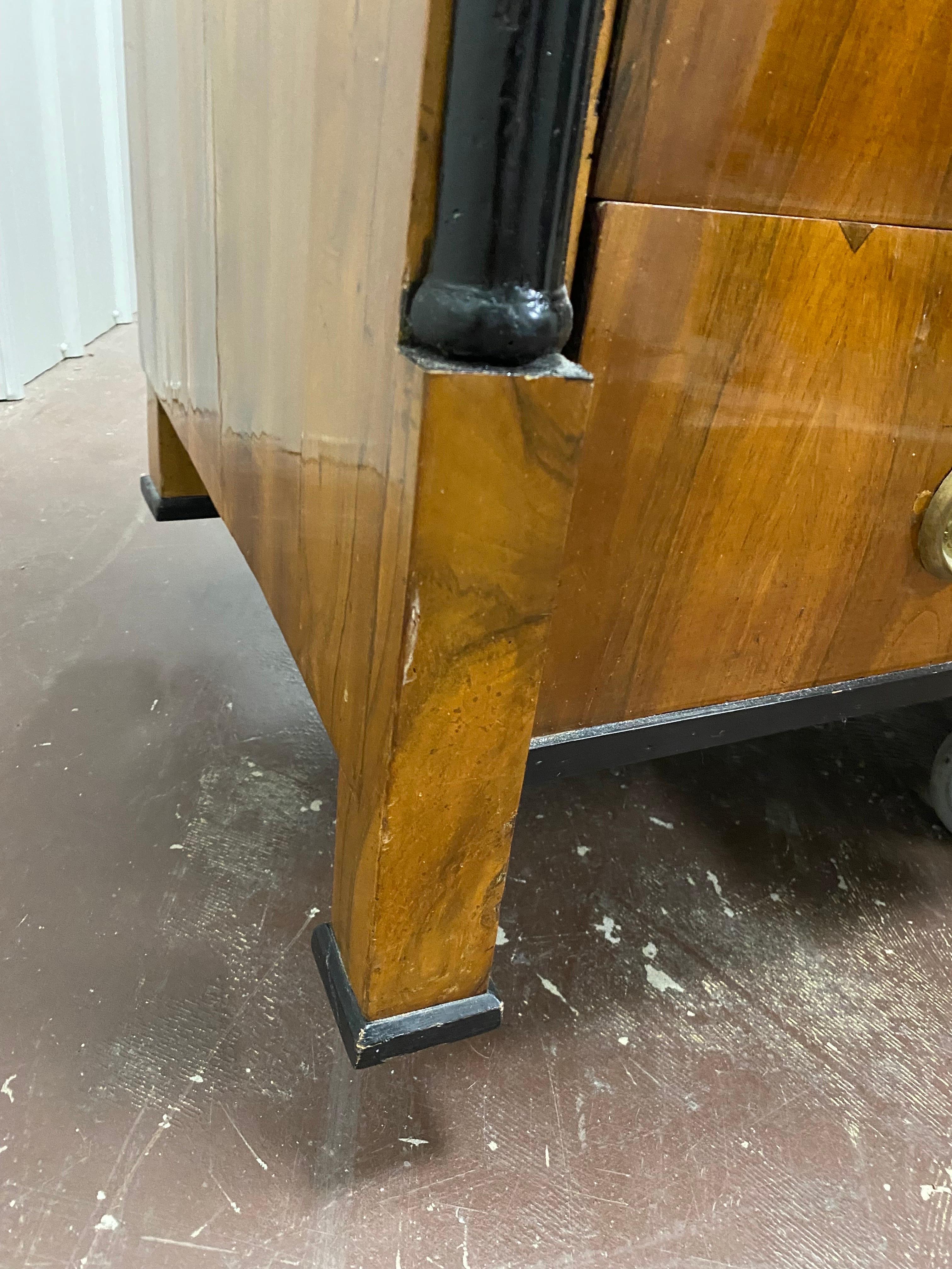 Raro scrittoio austriaco in noce Biedermeier, 1820 ca. in vendita 12